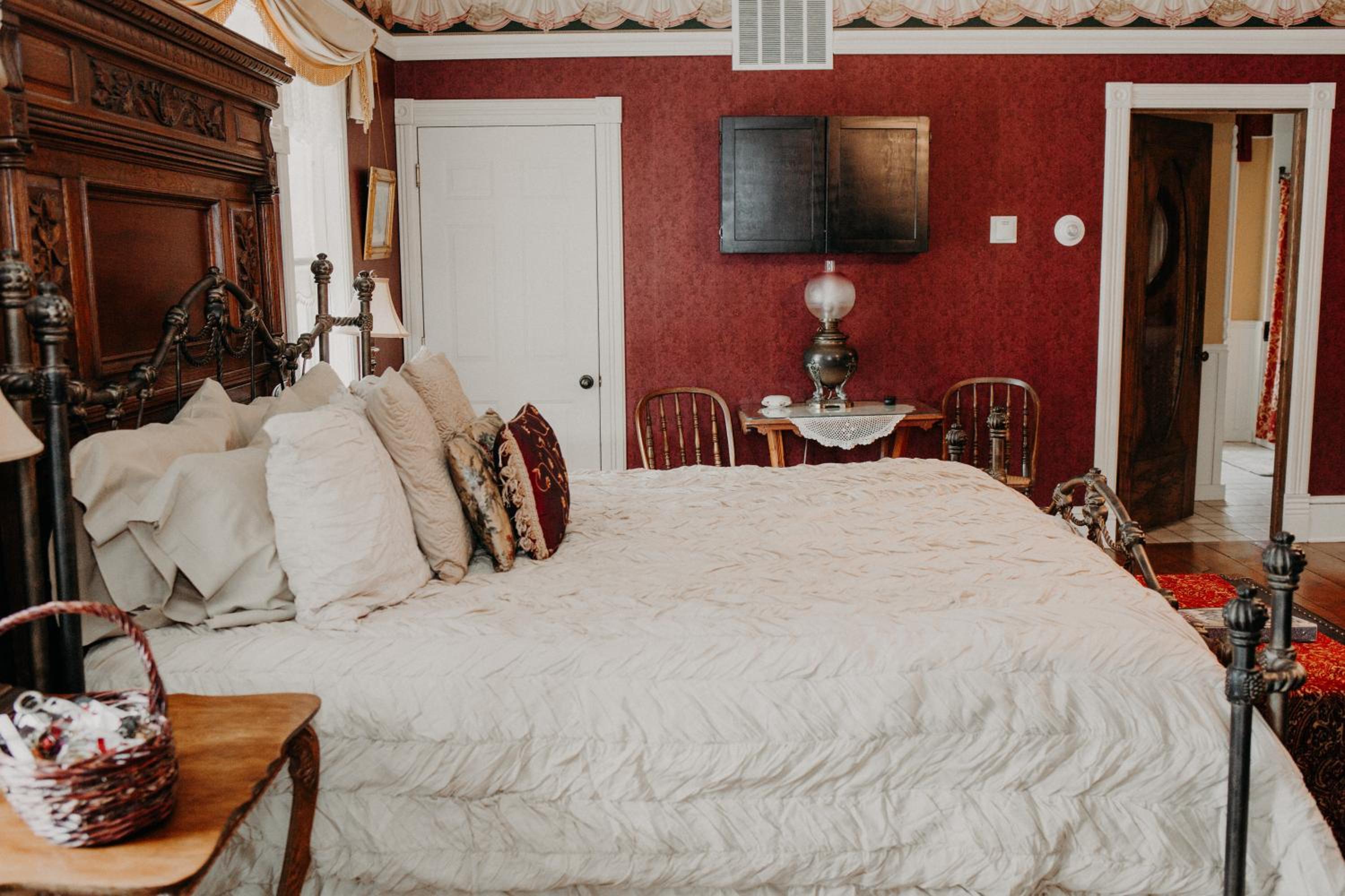 Deluxe King Suite photo 2