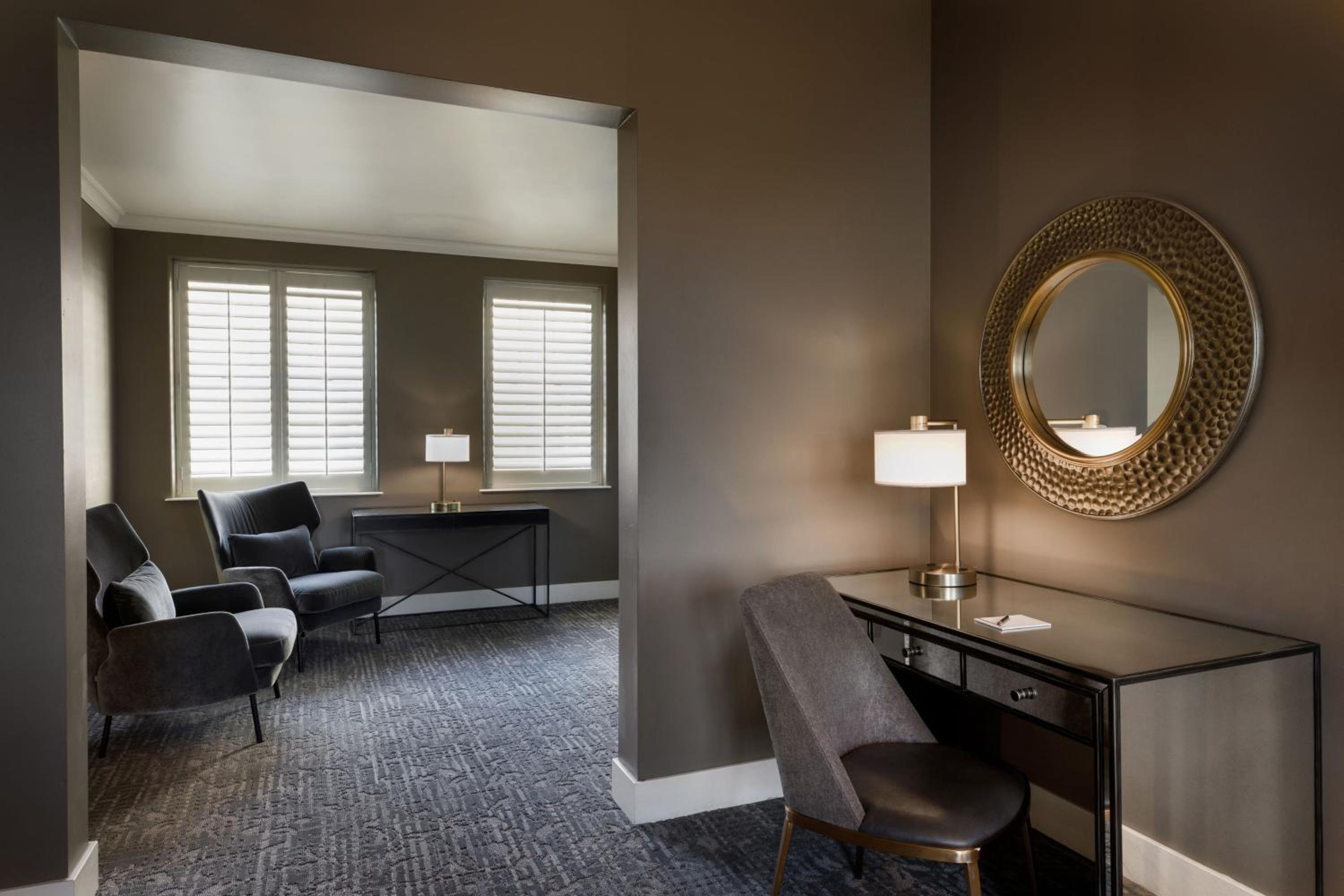 Ambassador Suite, Suite, 1 King photo 2