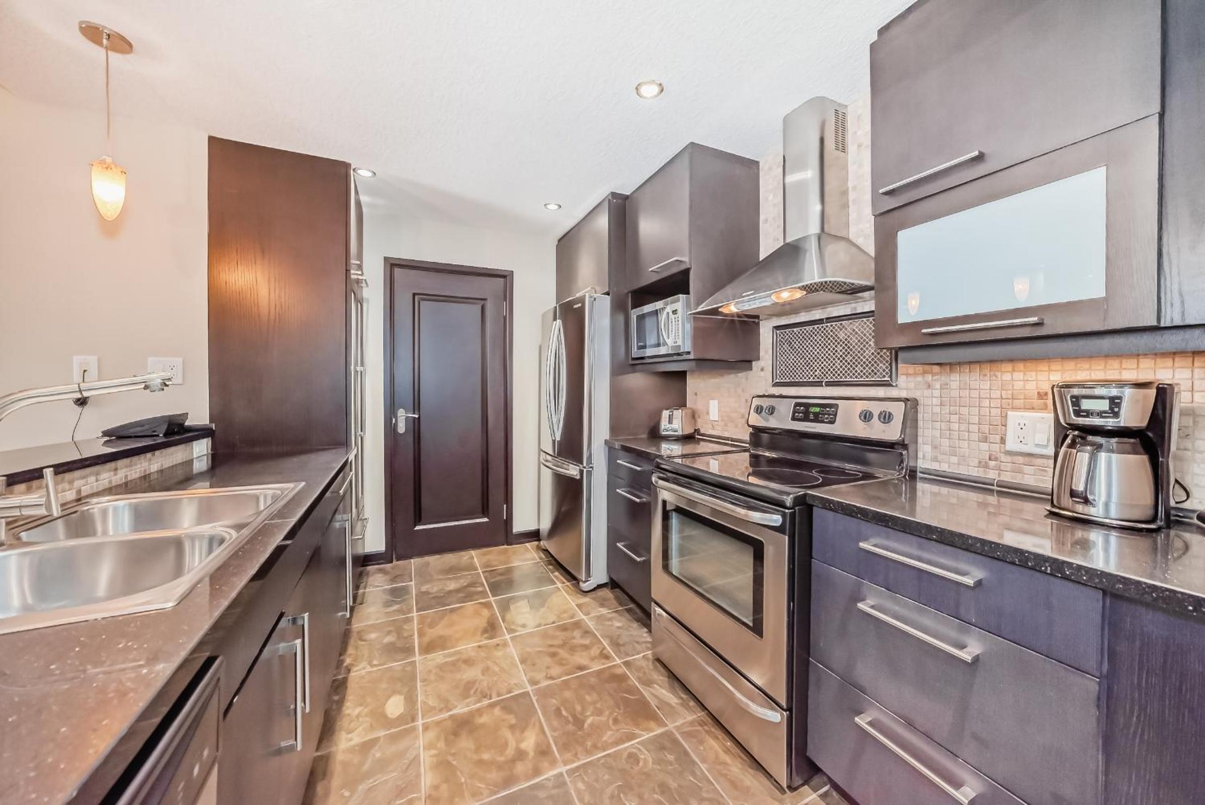 Two-Bedroom Suite Pet Friendly  photo 2