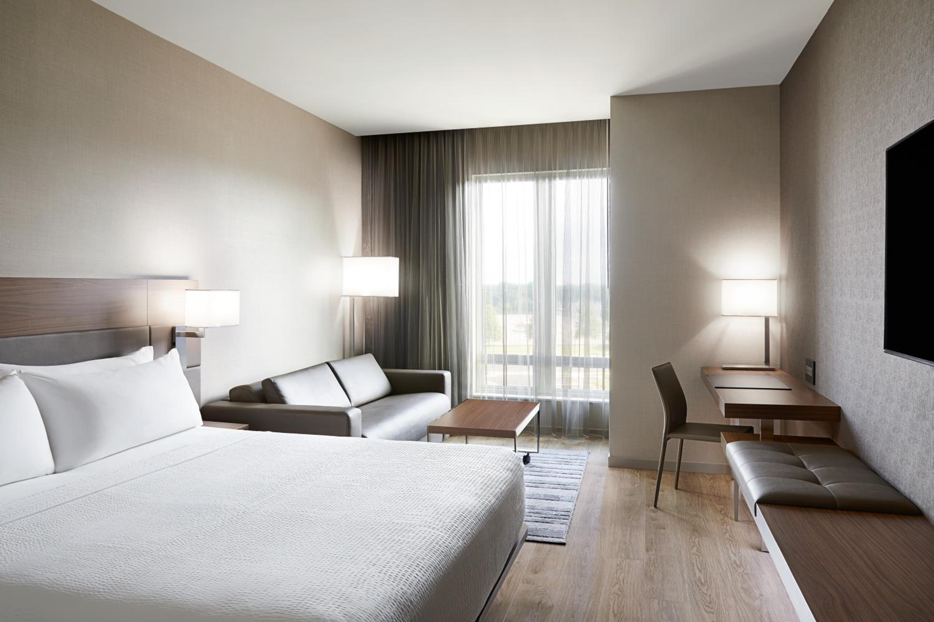 King Room with Sofa Bed - Hearing Accessible photo 2