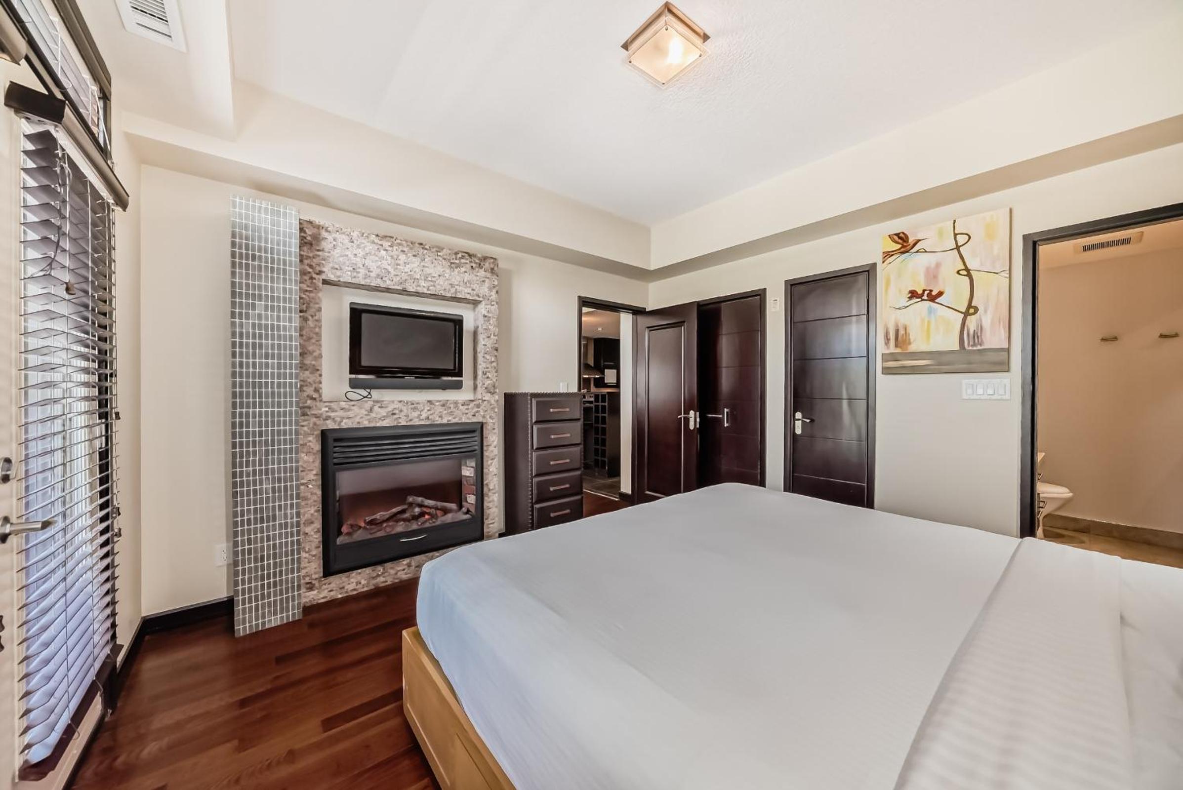 One-Bedroom Suite with View - Photo 2