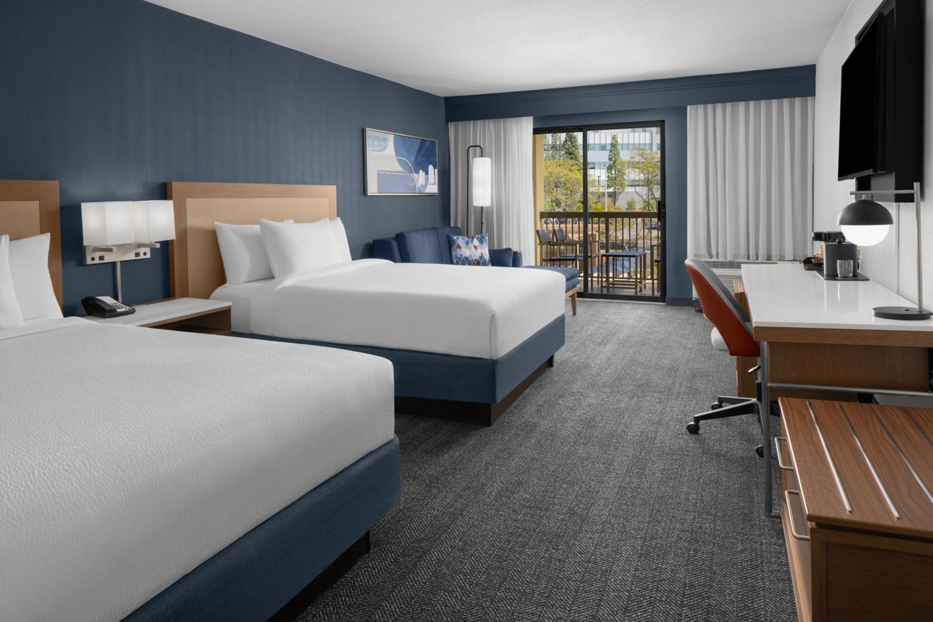Queen Room with Two Queen Beds and Balcony - Photo 10