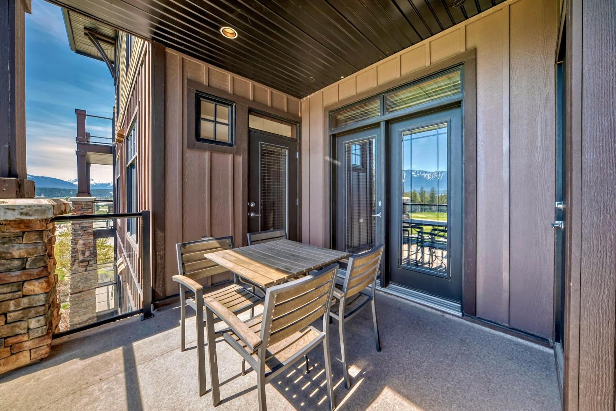 One-Bedroom Suite with View - Photo 10