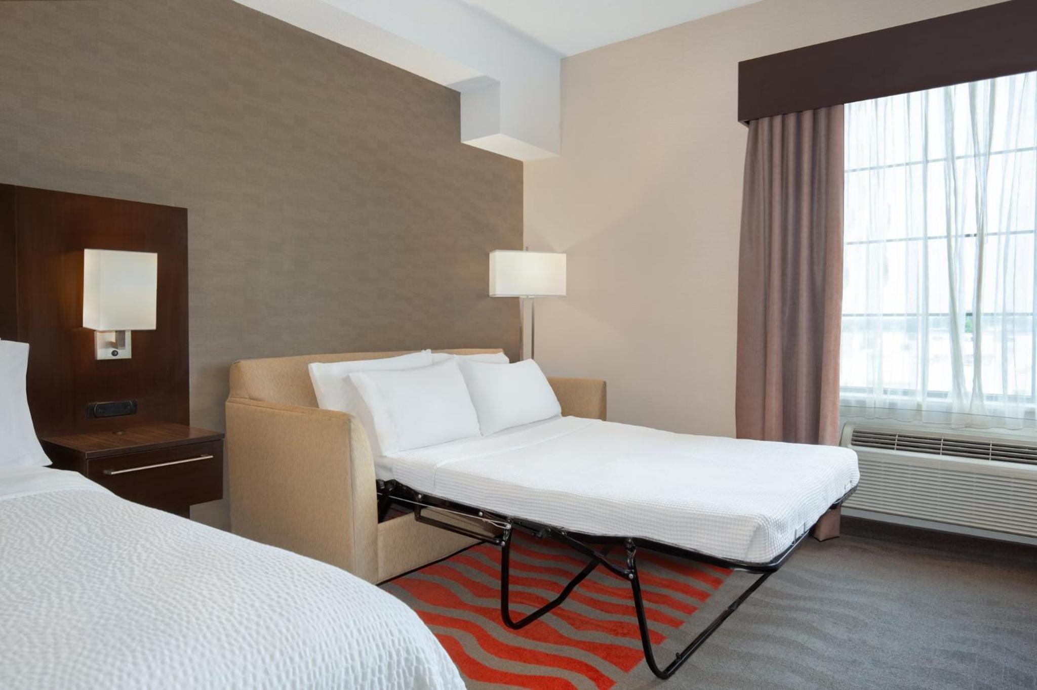 Standard King Room with Sofa Bed - Photo 3