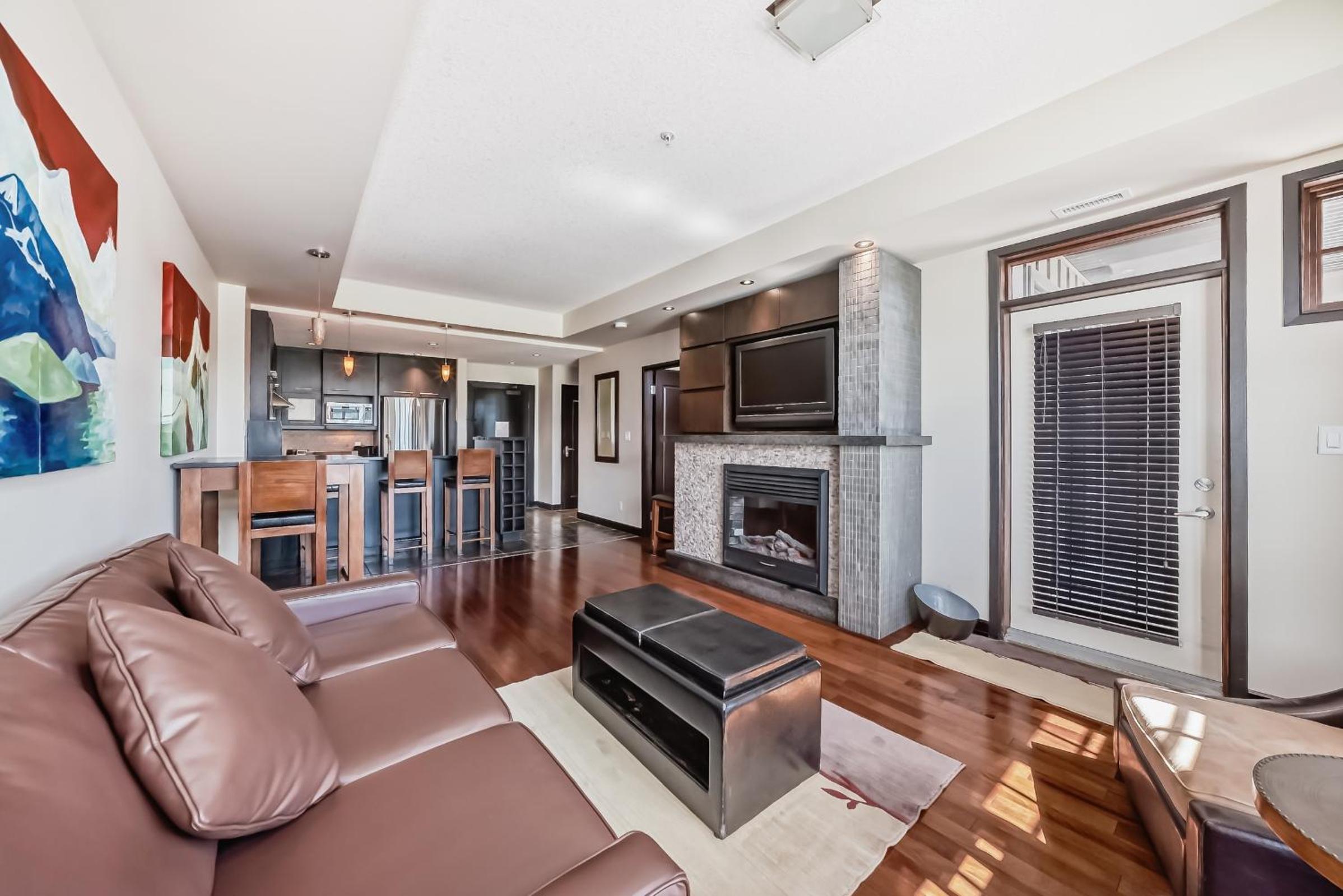 One-Bedroom Suite with View - Photo 3