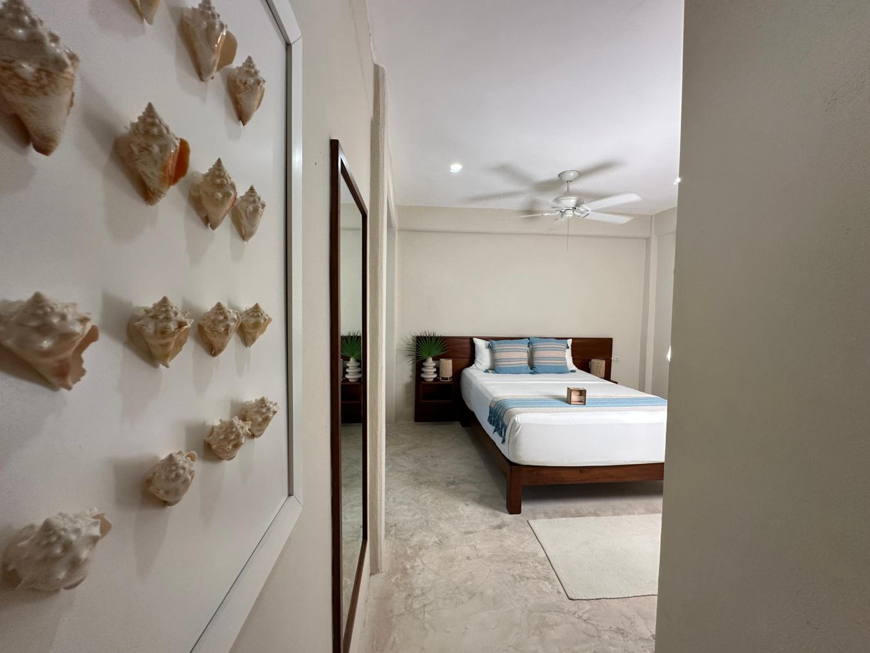 Junior Suite with Balcony - Photo 3