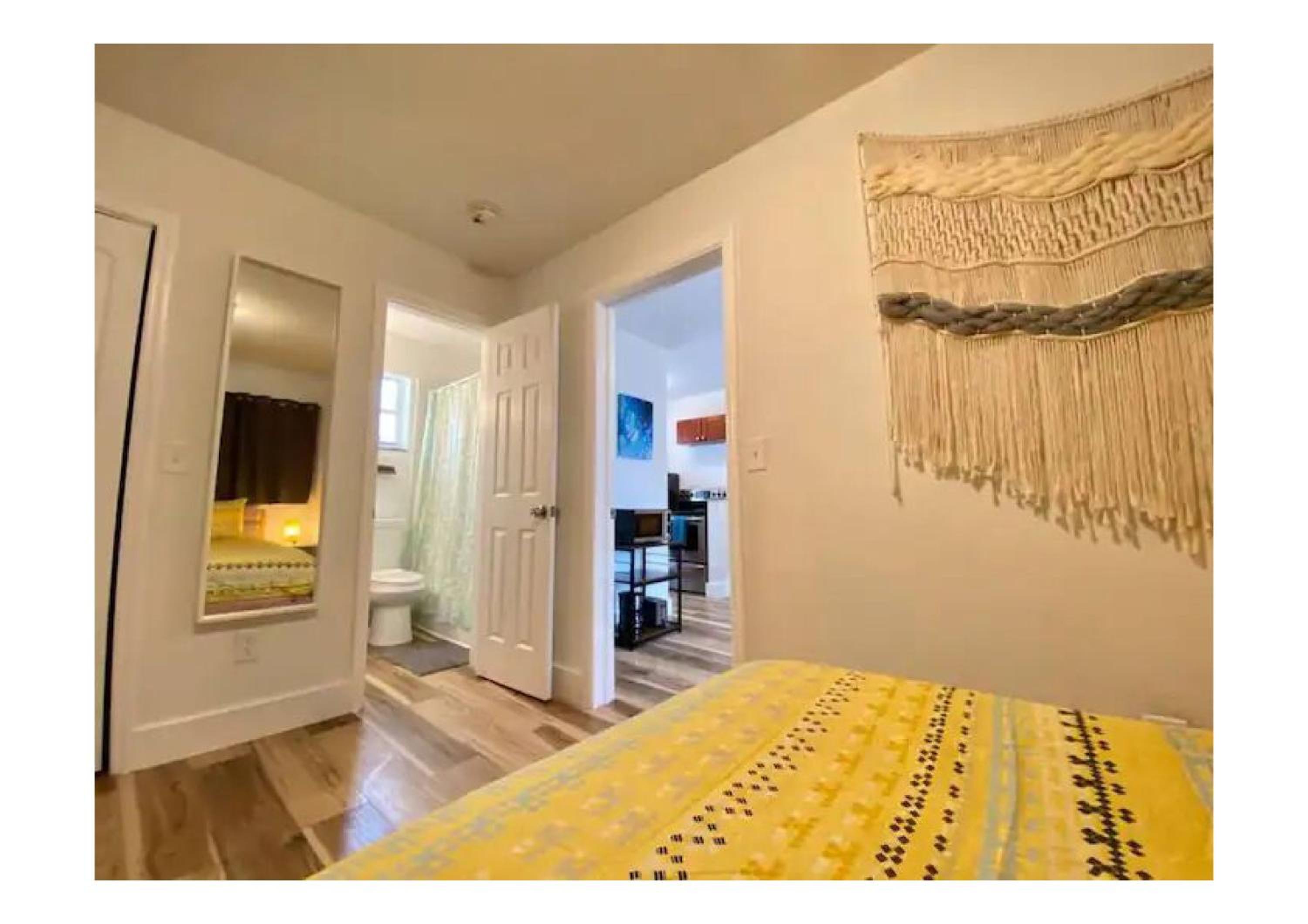 One-Bedroom Apartment photo 1