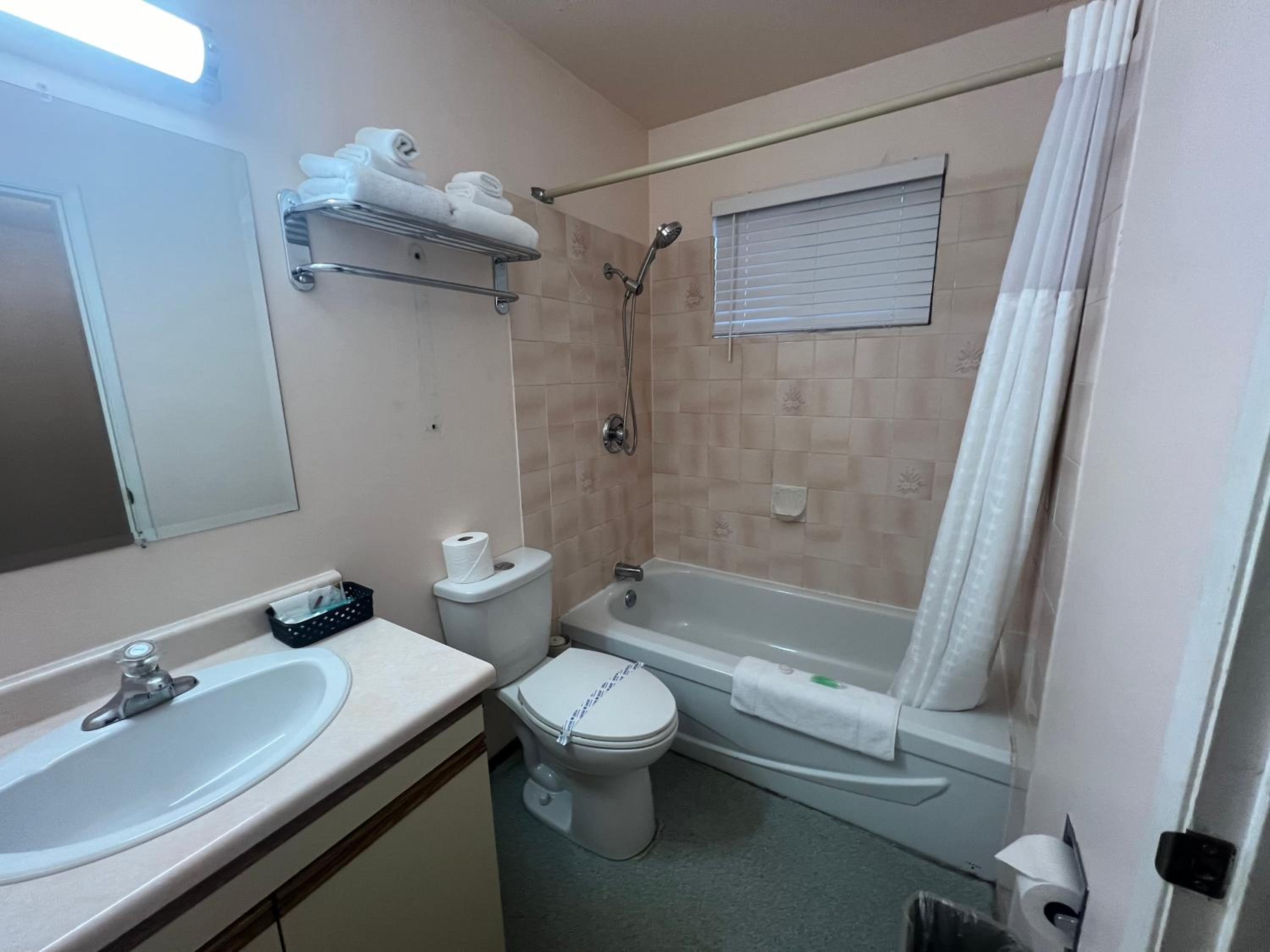 Queen Room photo 3