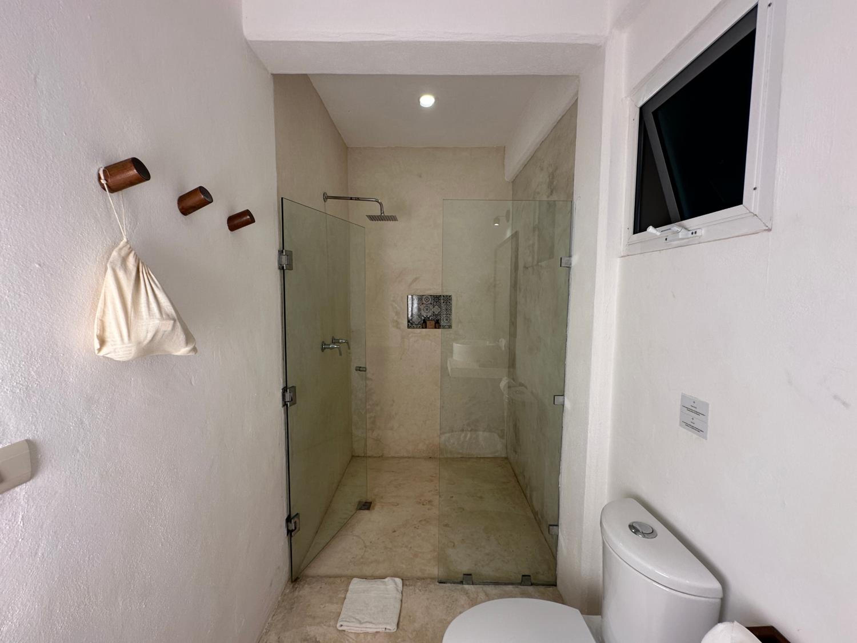 Junior Suite with Balcony - Photo 2