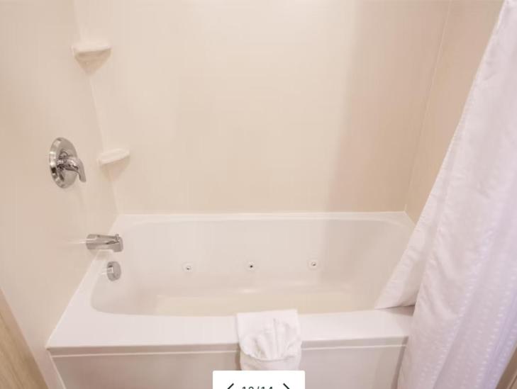 Deluxe King Room - Photo 4