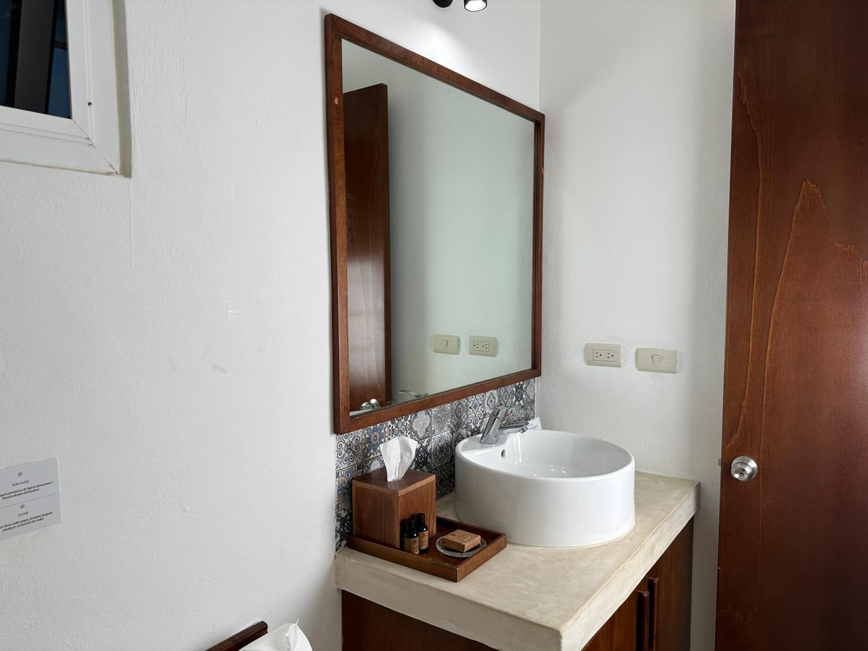 Junior Suite with Balcony - Photo 15