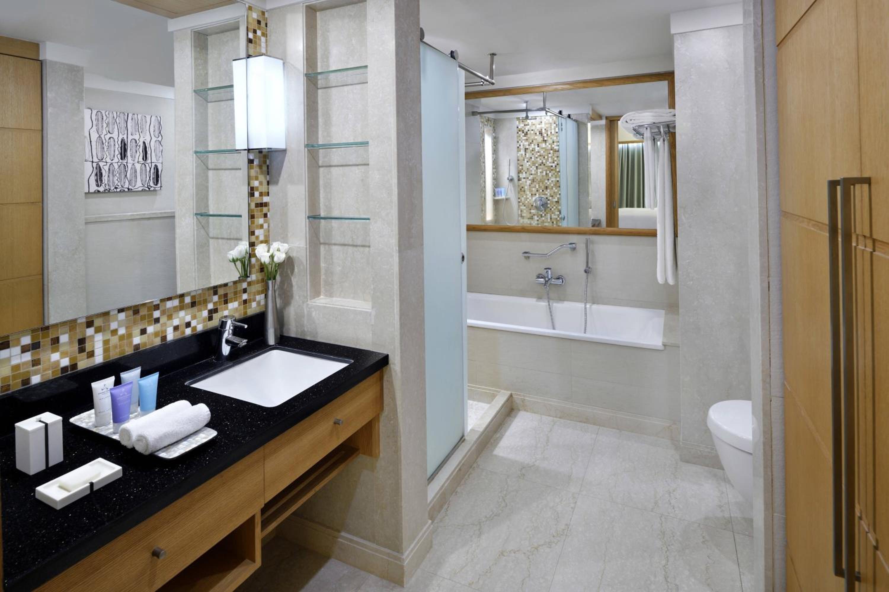 Superior, Guest room, 1 King, City view - Photo 7