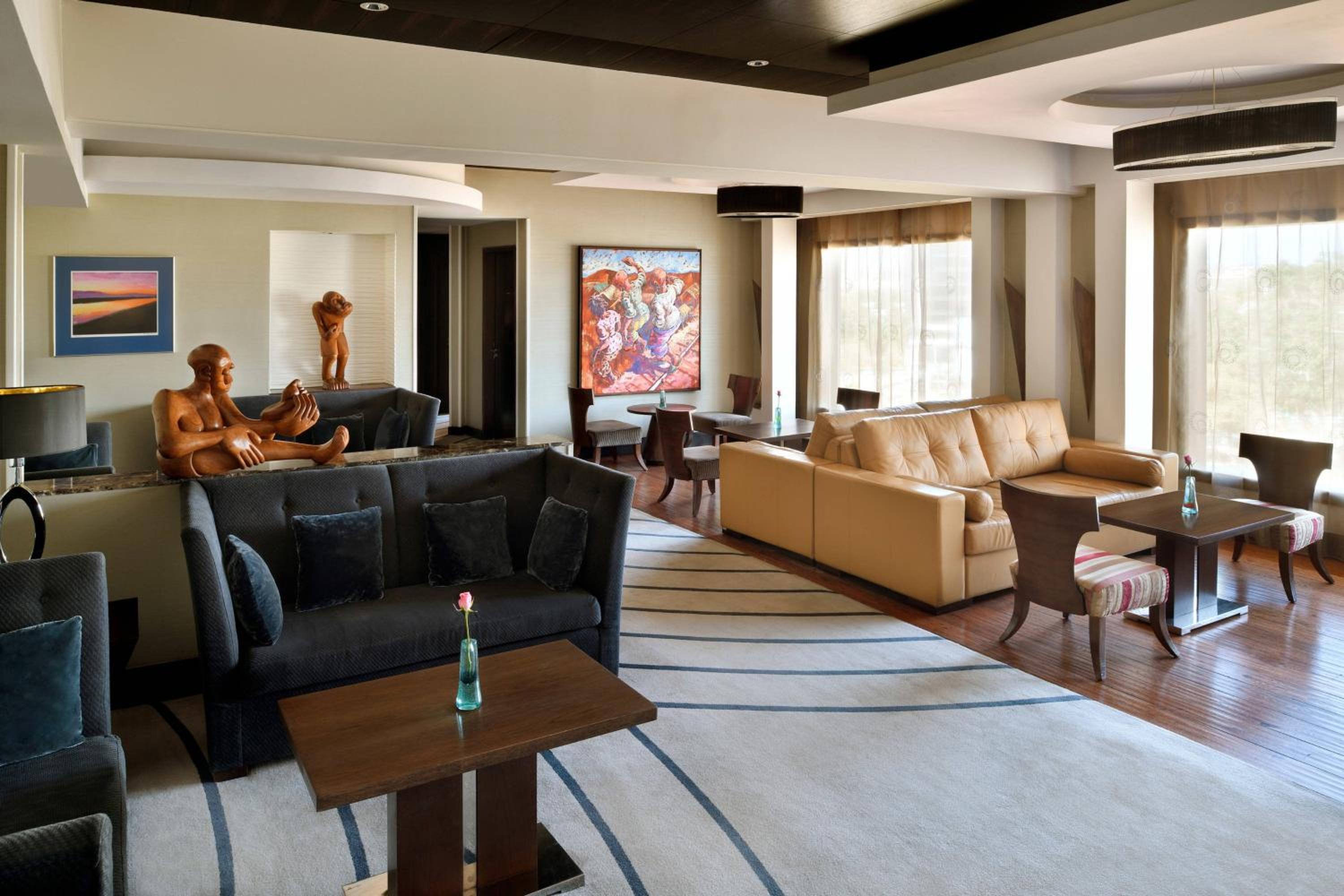 Executive, Concierge level, Guest room, 1 King, City view - Photo 6