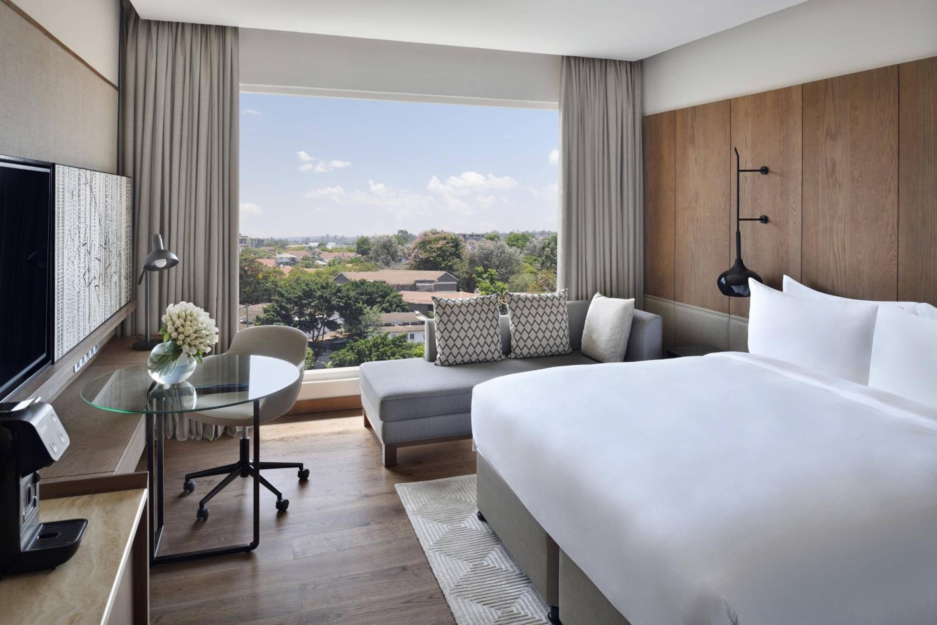 Sankara Executive Room, Executive lounge access, 1 King - Photo 5