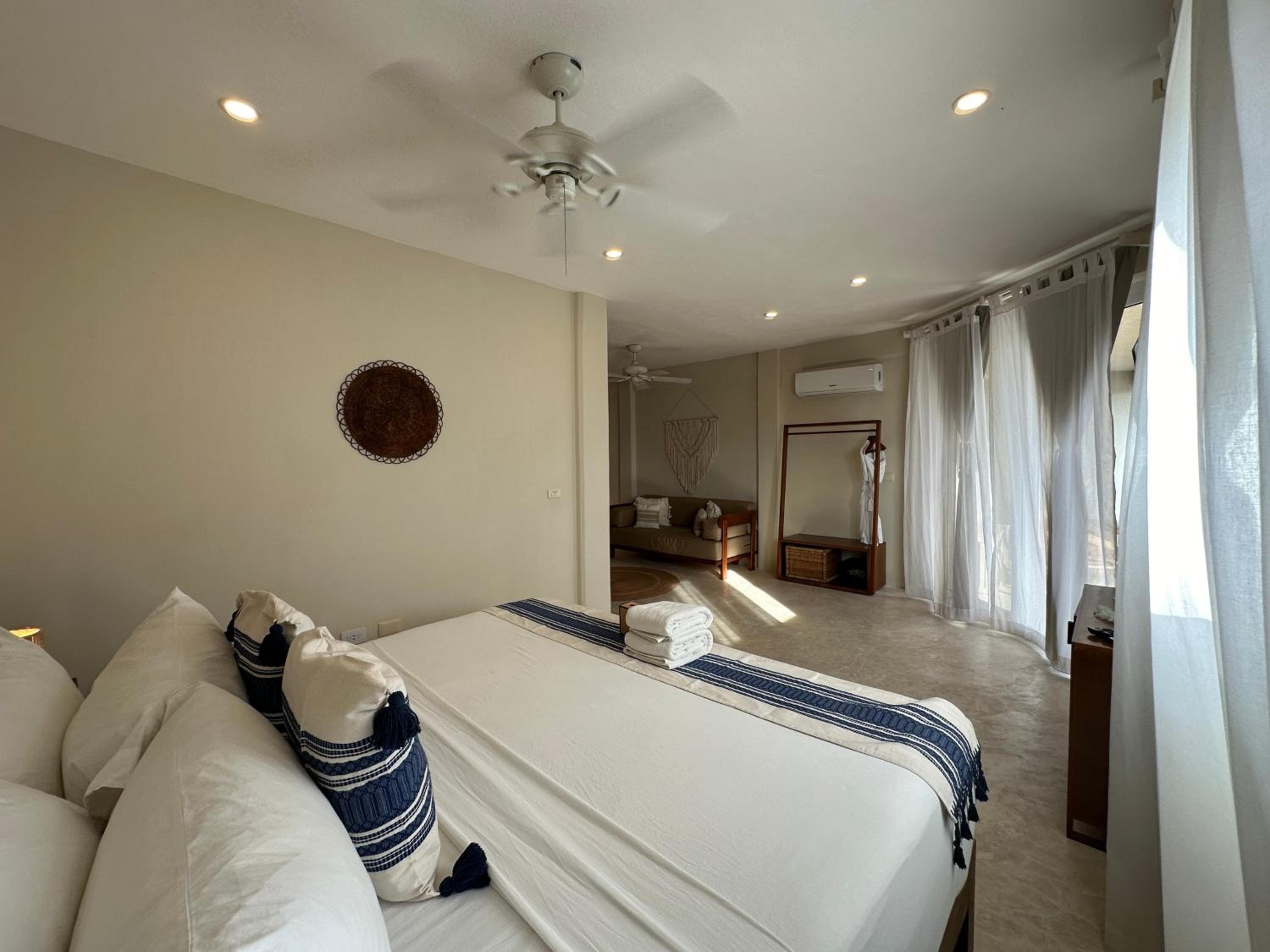 Triple Room with Balcony - Photo 15