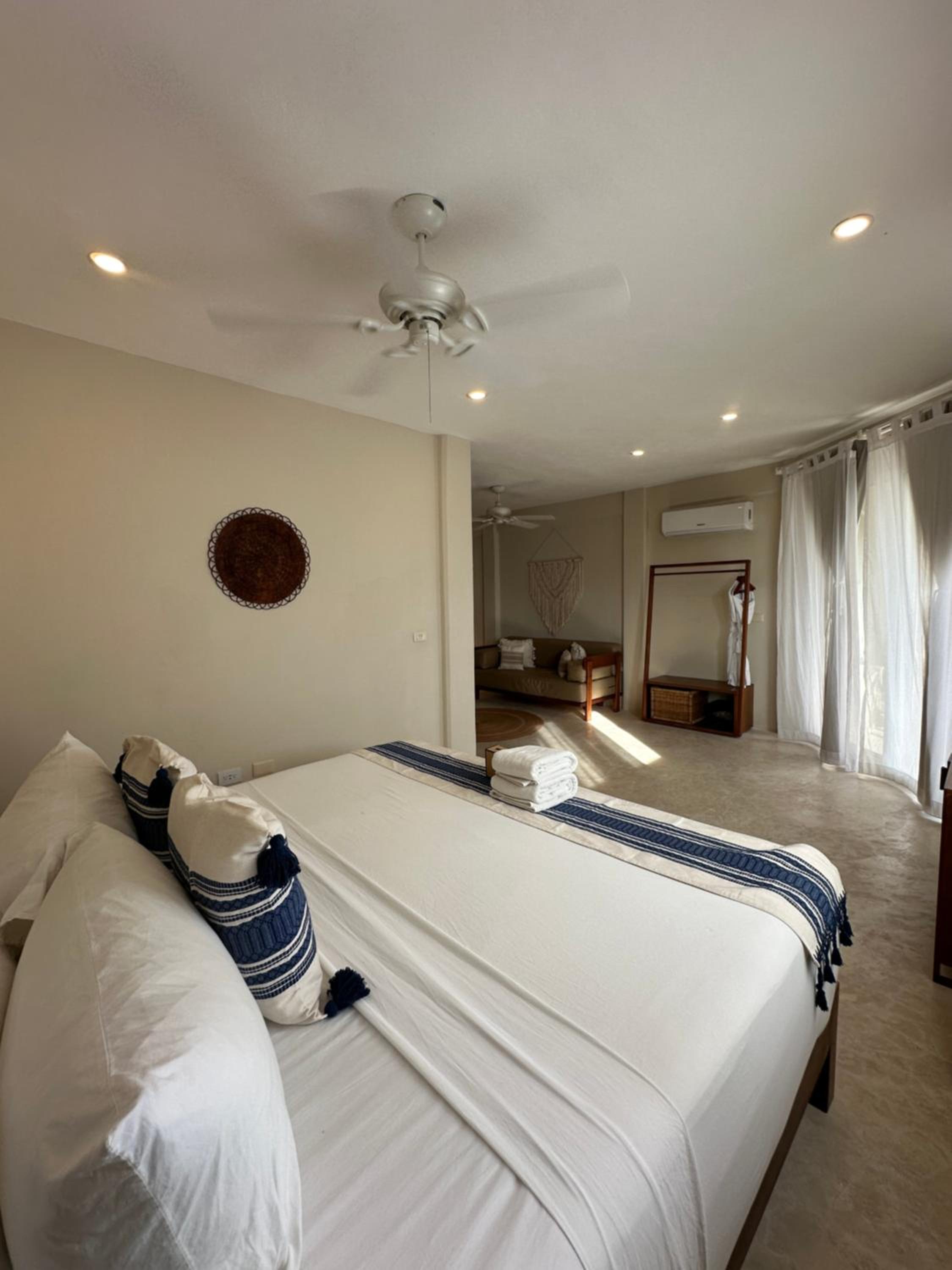 Triple Room with Balcony - Photo 12