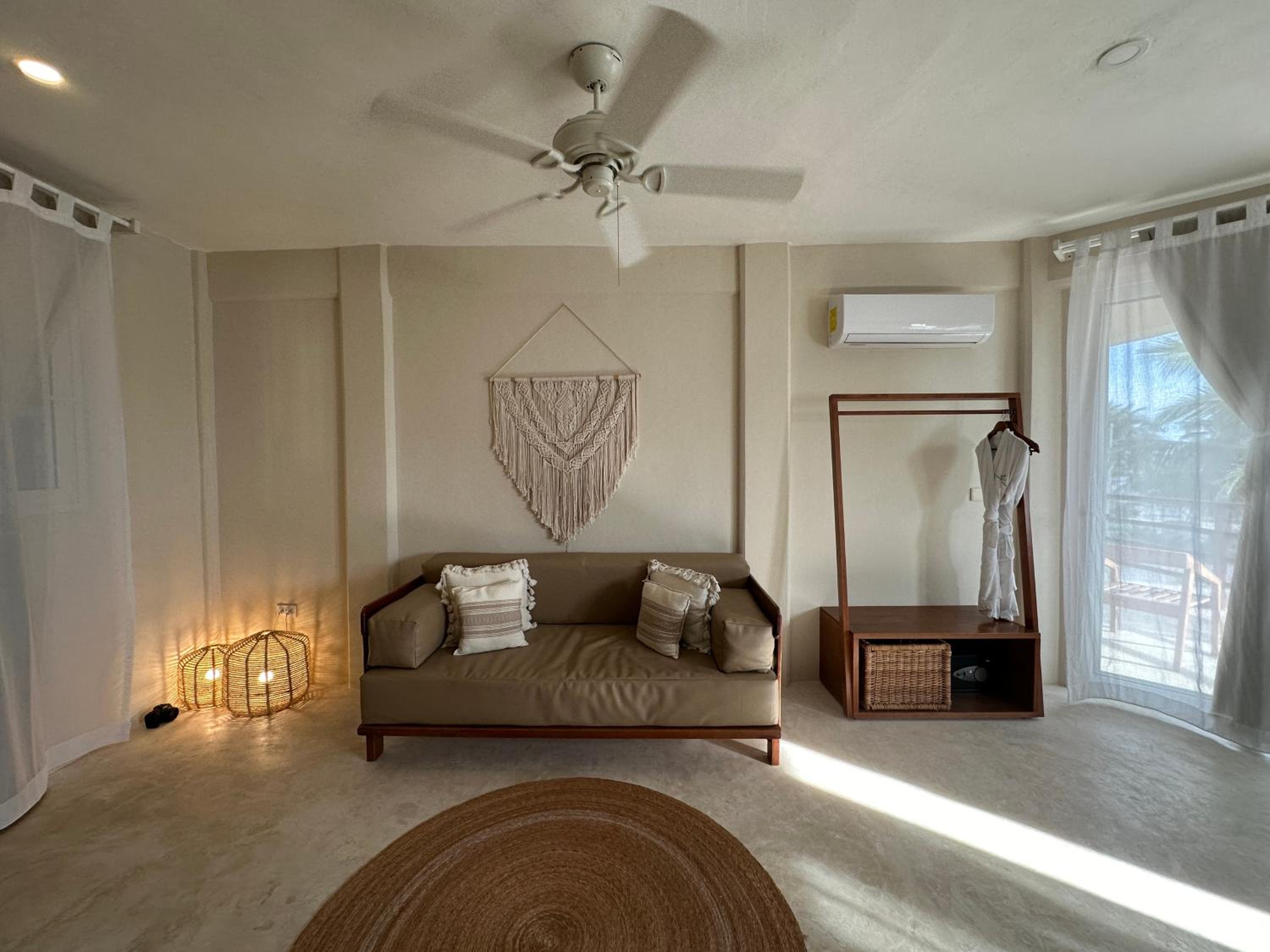 Triple Room with Balcony - Photo 10