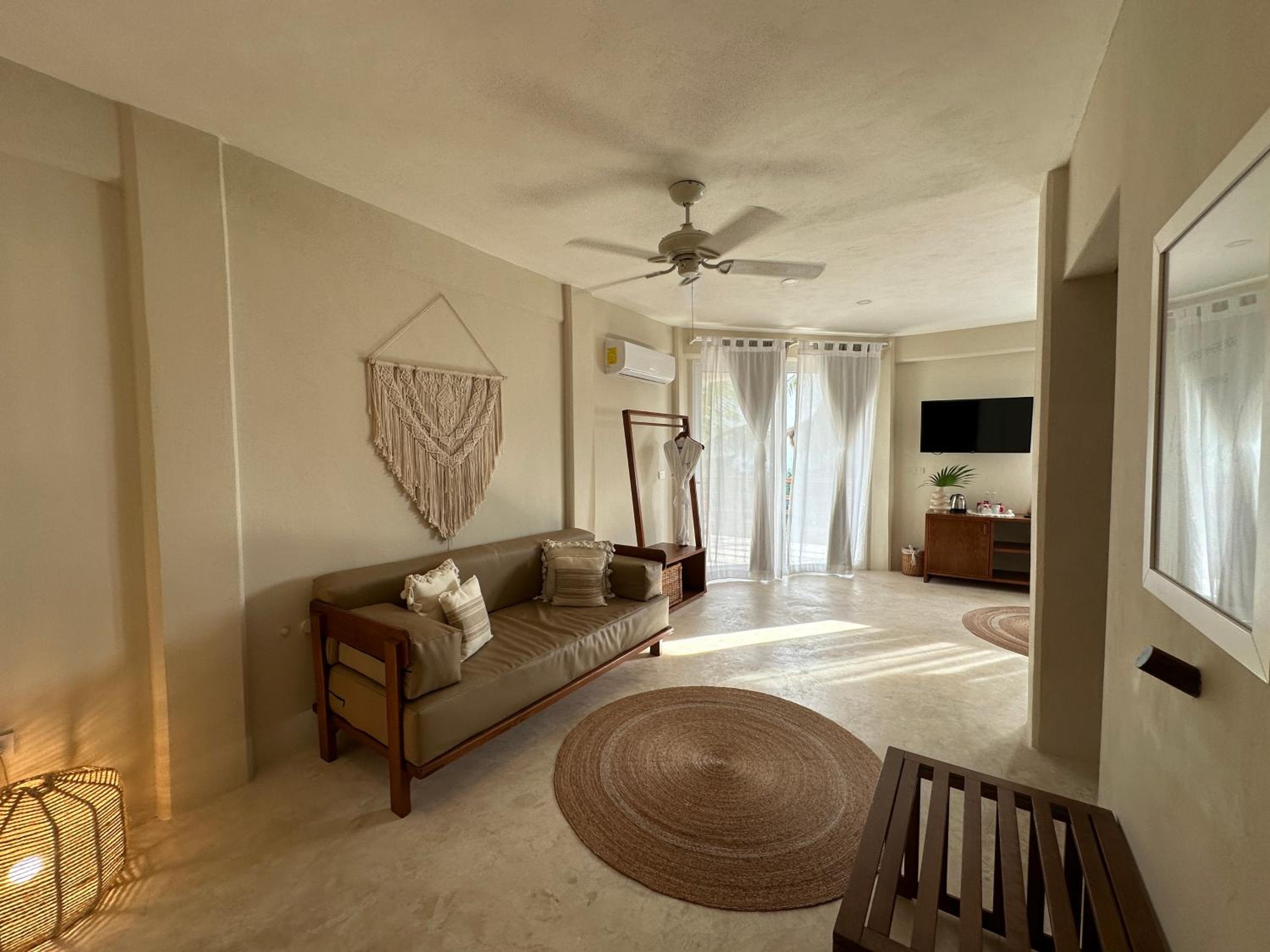 Triple Room with Balcony - Photo 11