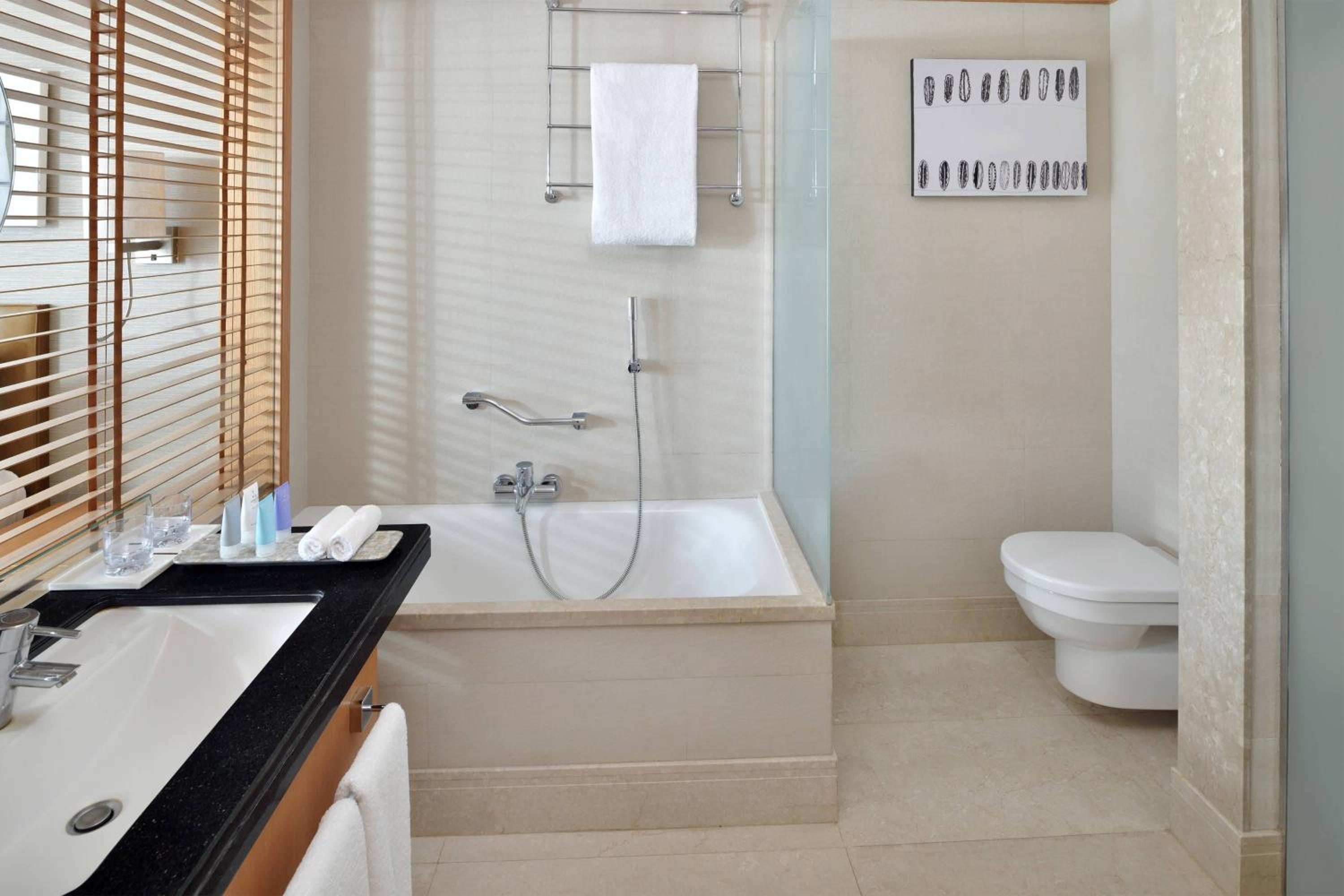 Superior, Guest room, 2 Twin/Single Bed(s), City view - Photo 7
