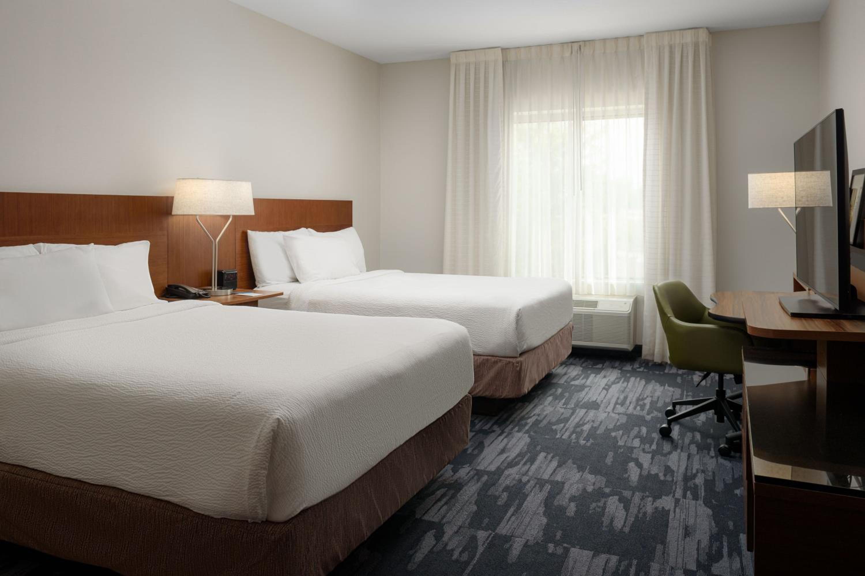 Queen Room with Two Queen Beds photo 1