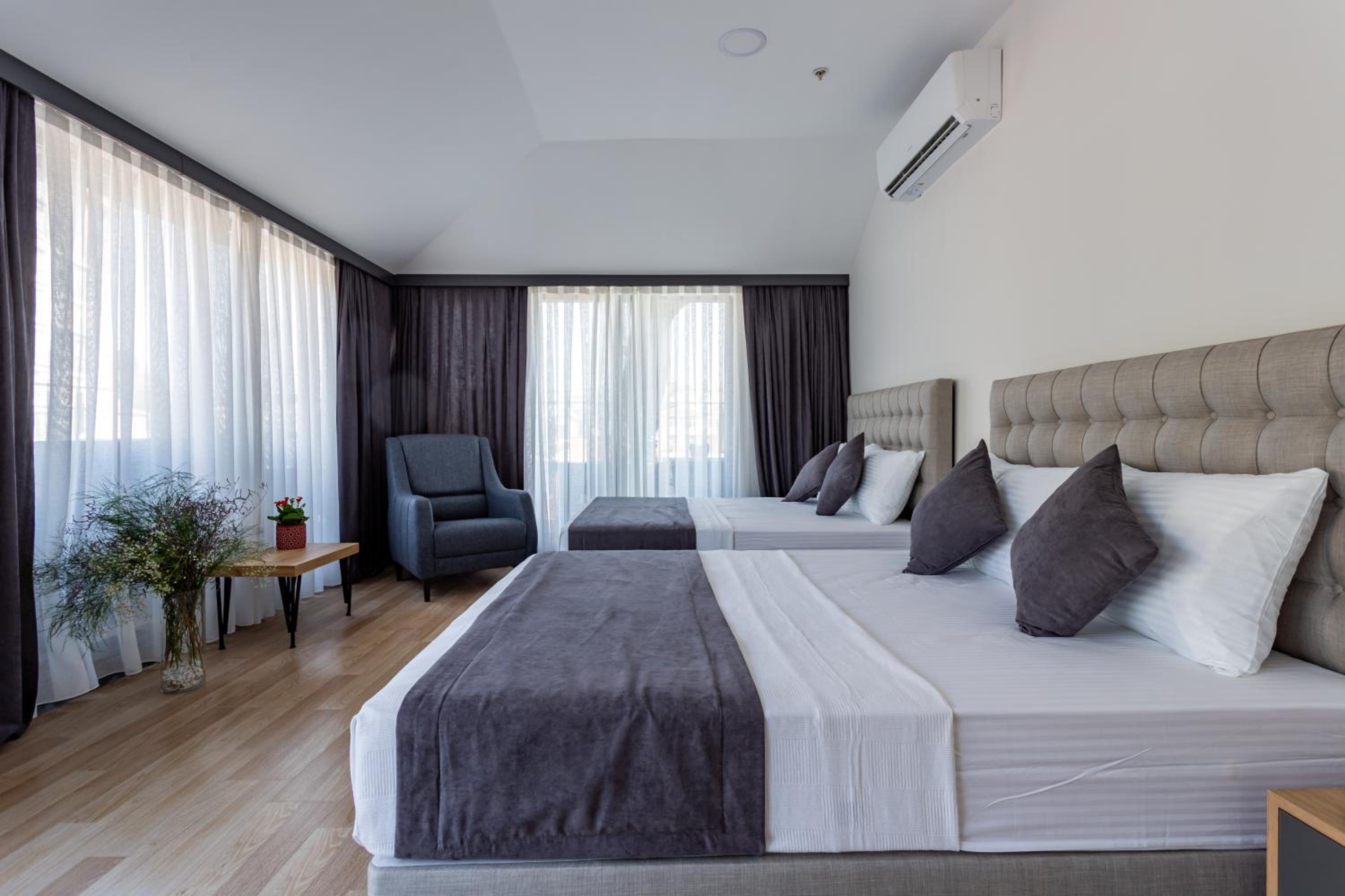 King Room with Spa Bath photo 2