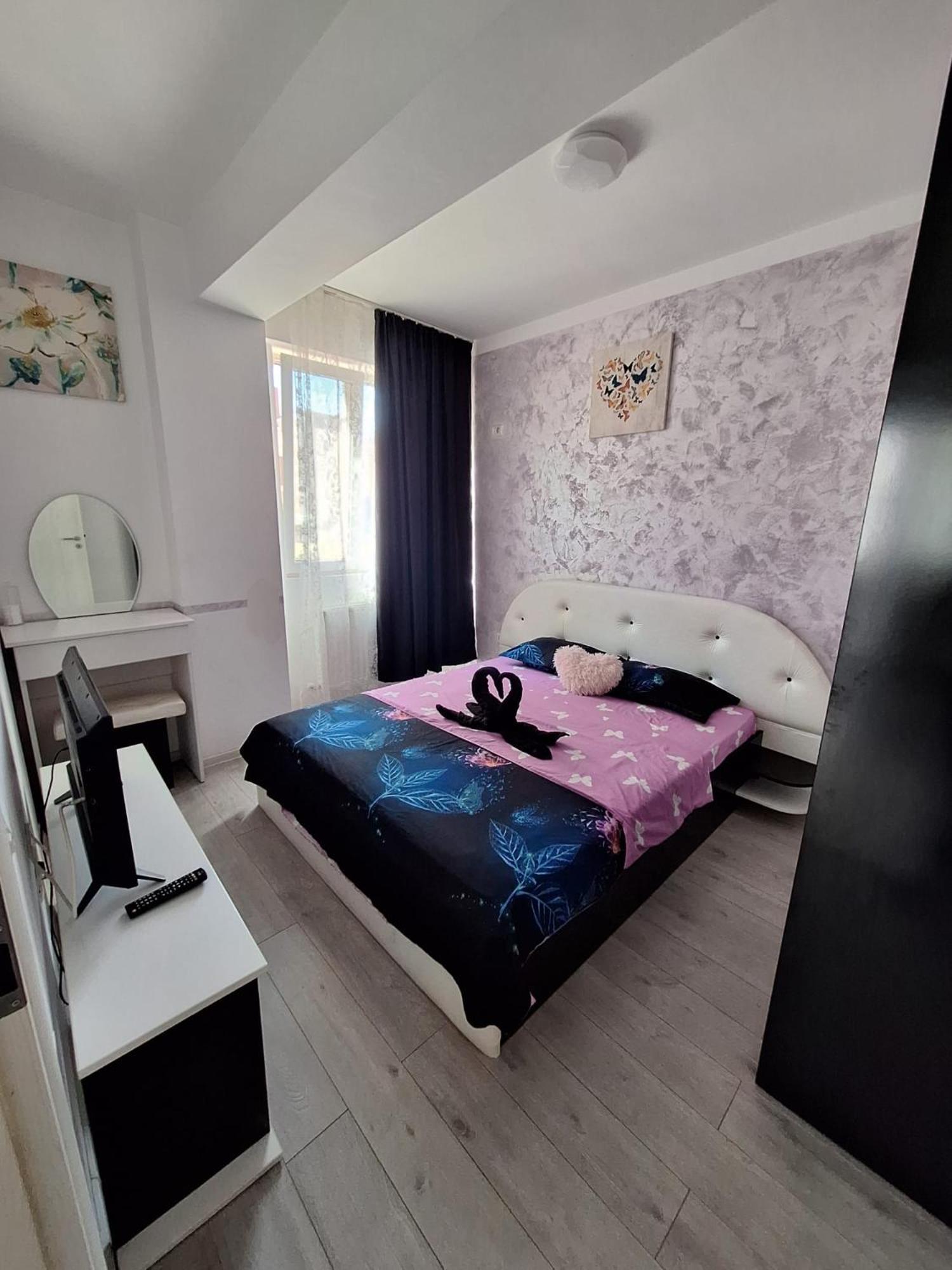 One-Bedroom Apartment - Photo 1