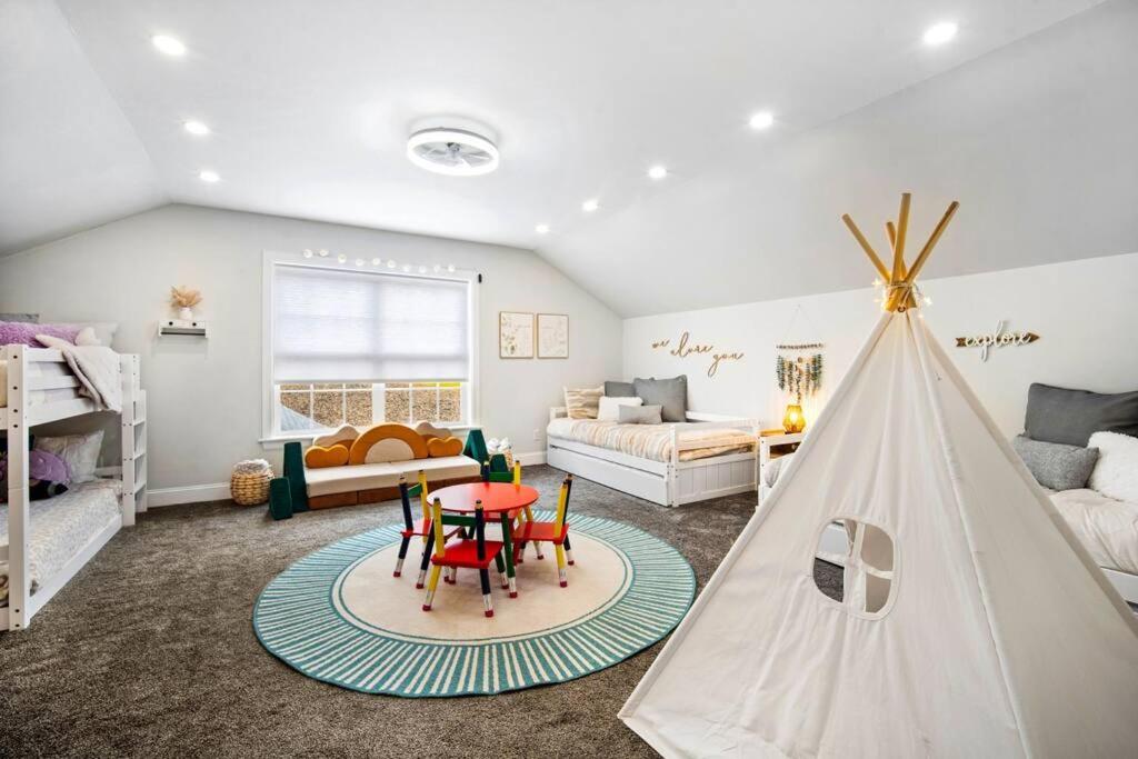 Three-Bedroom House photo 1