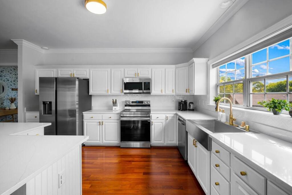 Three-Bedroom House photo 2