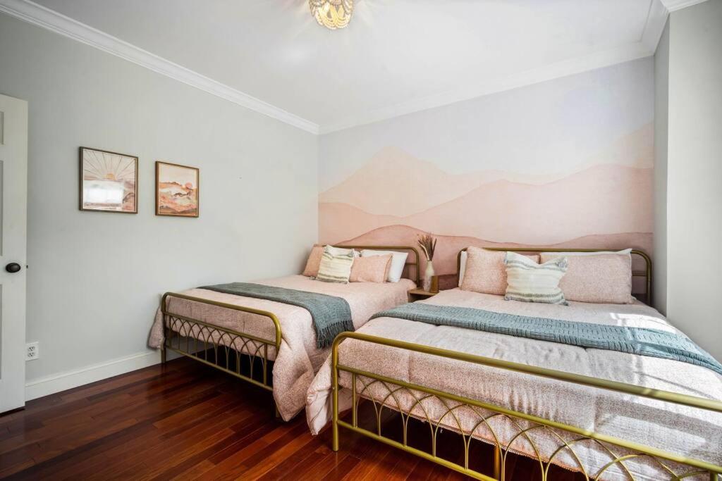 Three-Bedroom House photo 3