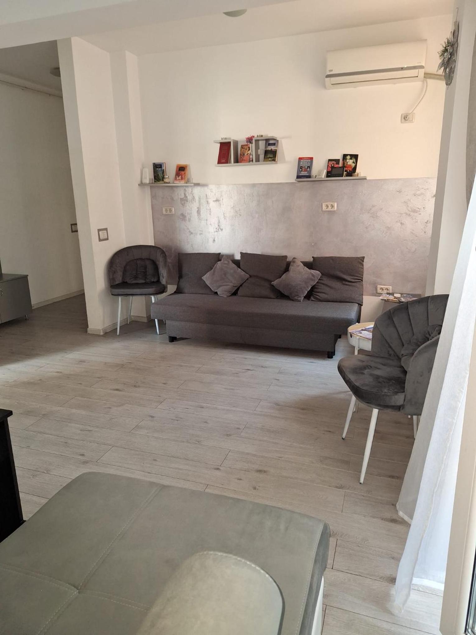 One-Bedroom Apartment - Photo 11