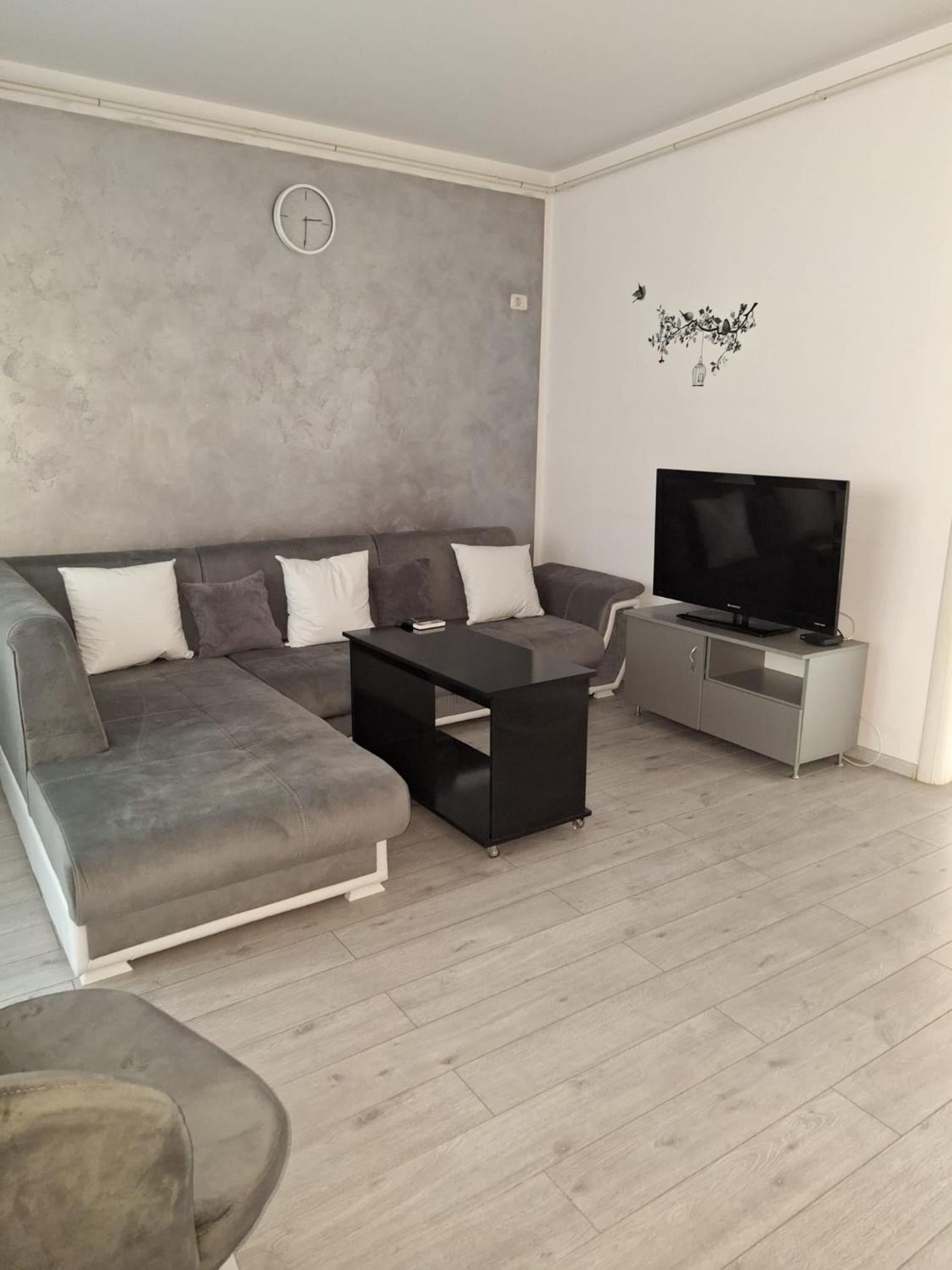 One-Bedroom Apartment - Photo 12