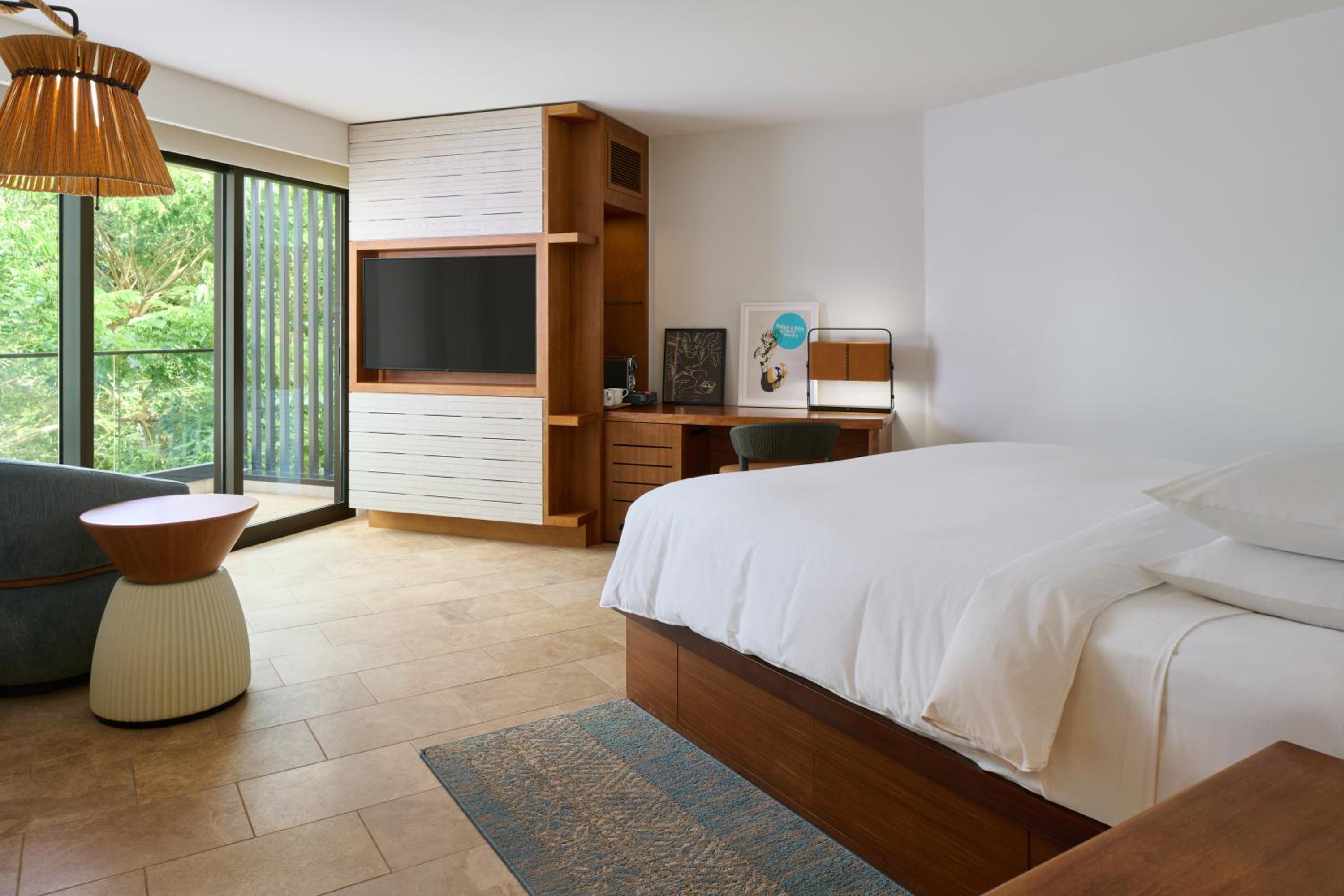 King Room with One King Bed (Non Smoking)