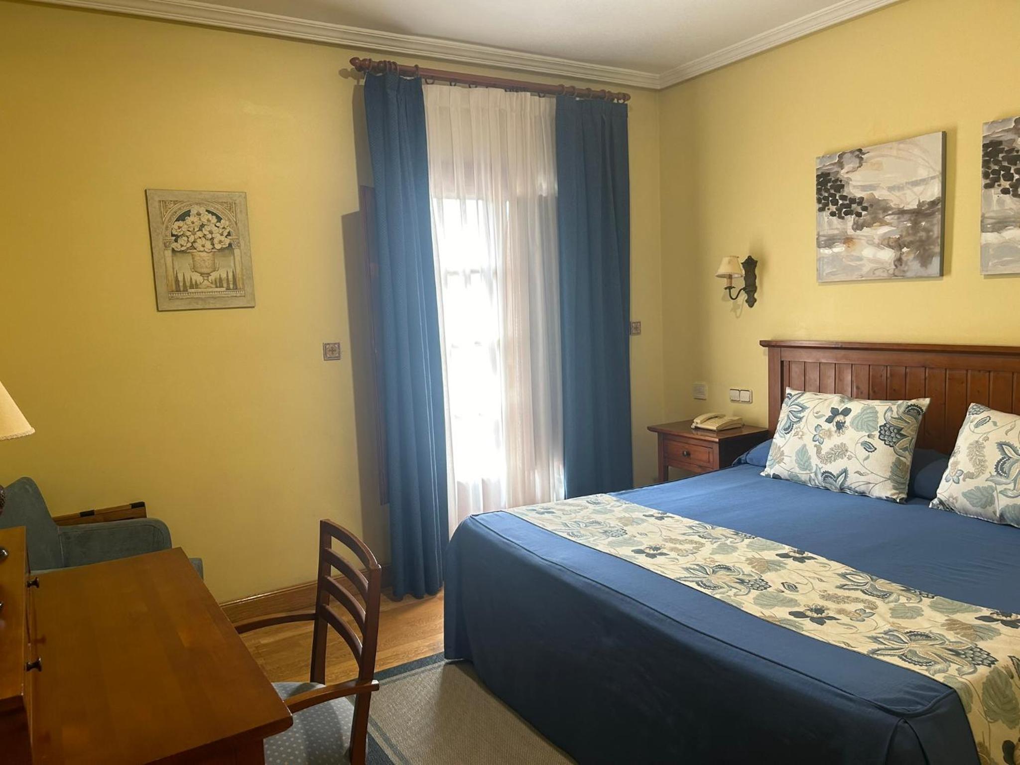 Double or Twin Room - Photo 9