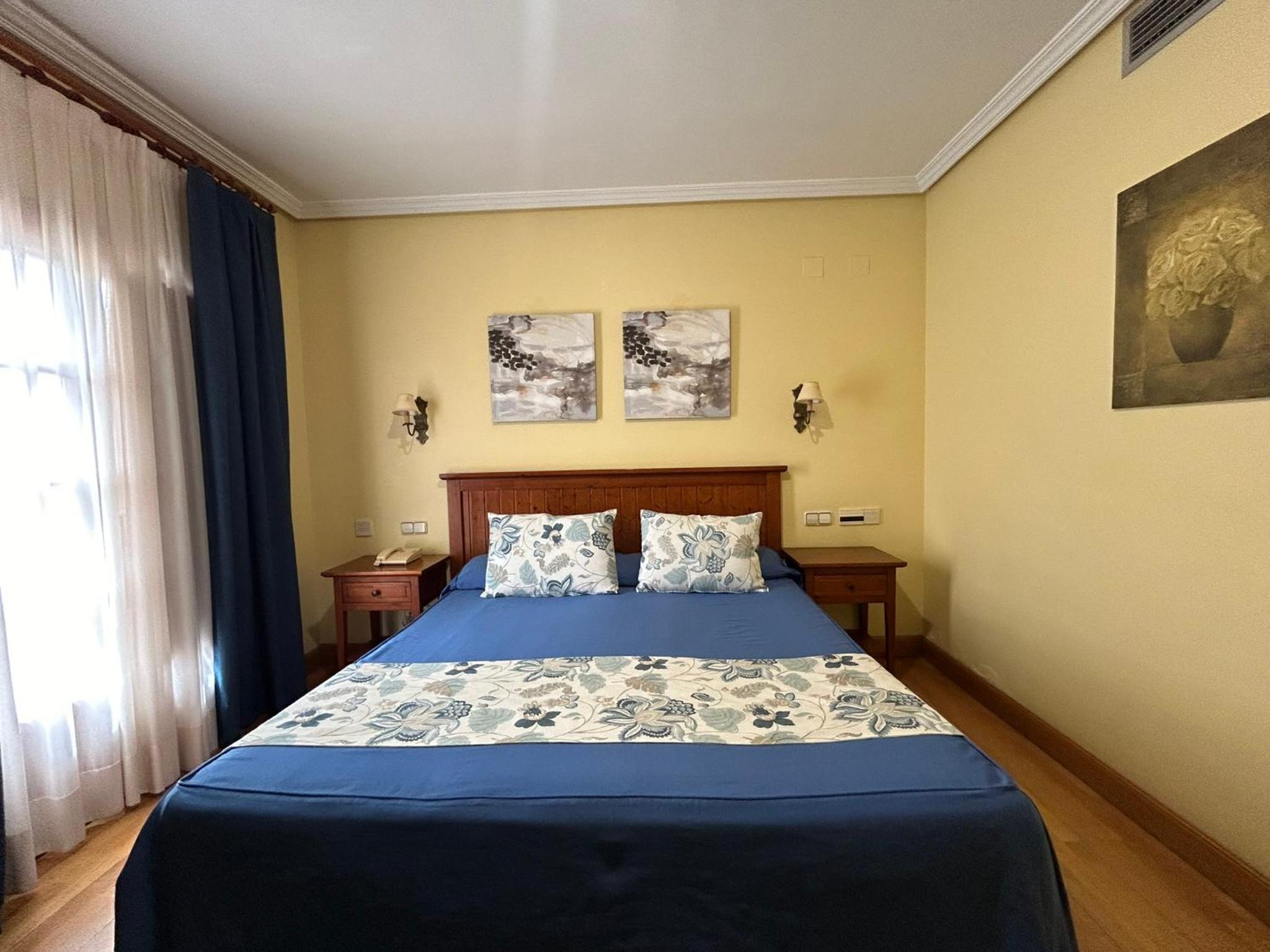 Double or Twin Room - Photo 8