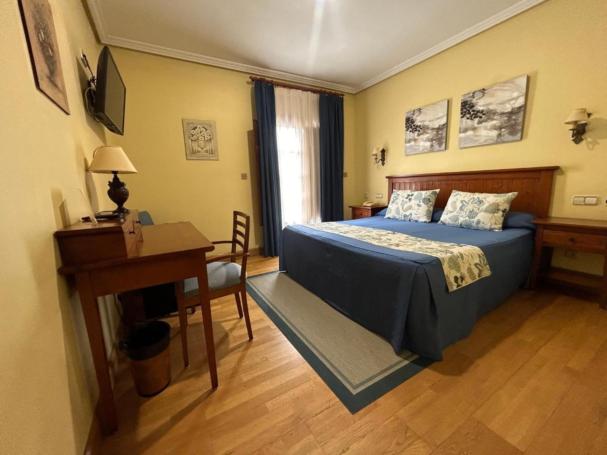 Double or Twin Room - Photo 6