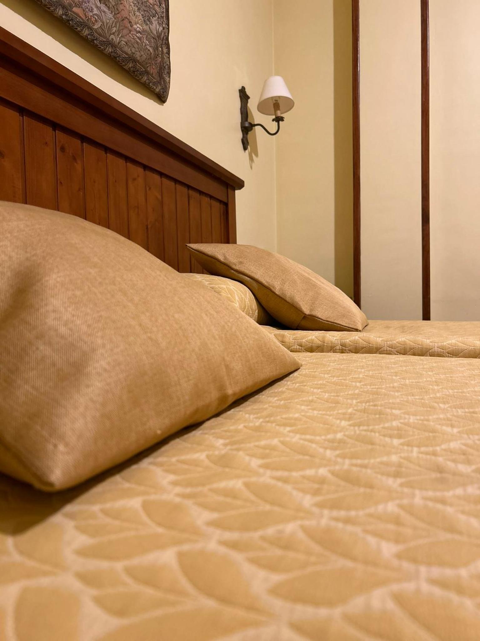 Double or Twin Room - Photo 5