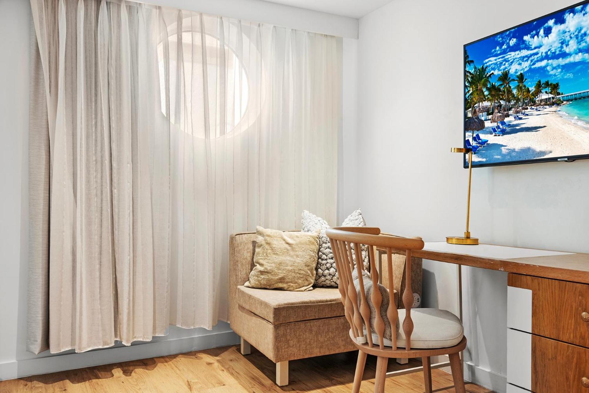 Modern Oceanview - Photo 7