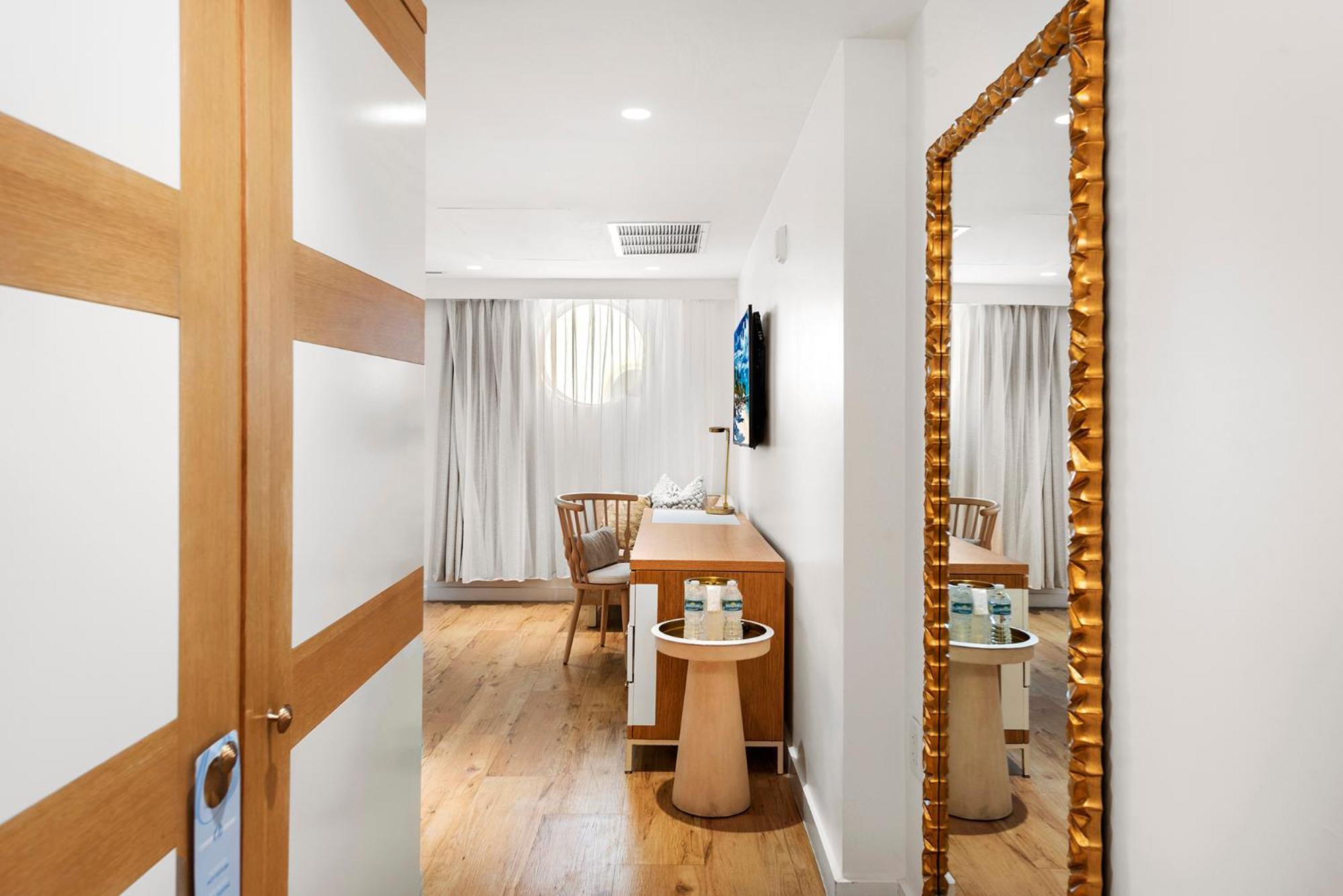 Modern Oceanview - Photo 6