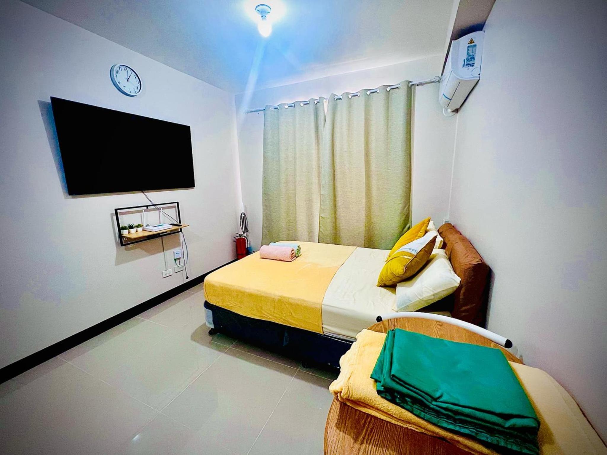 One-Bedroom Apartment photo 1