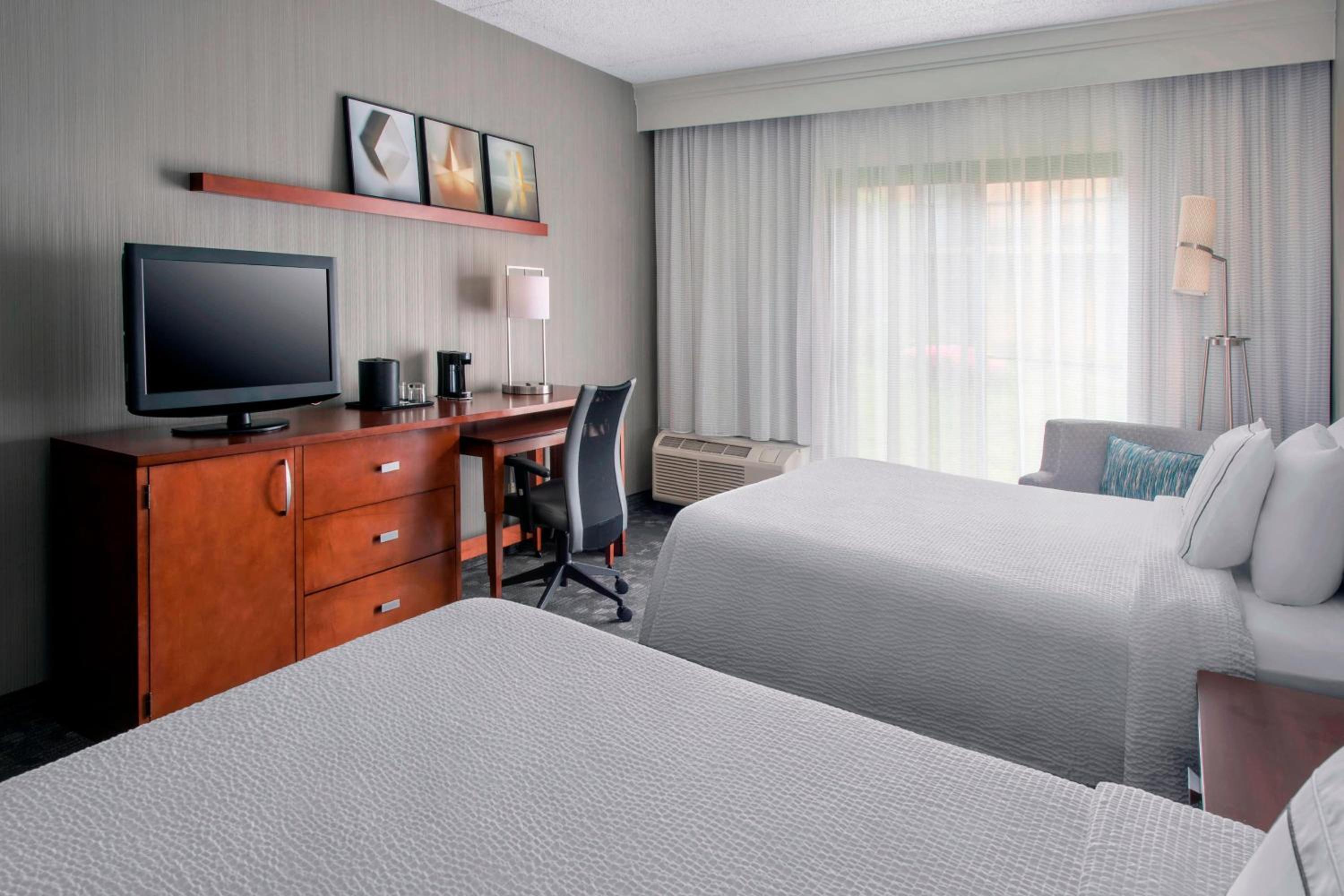 Queen Room with Two Queen Beds - Photo 1