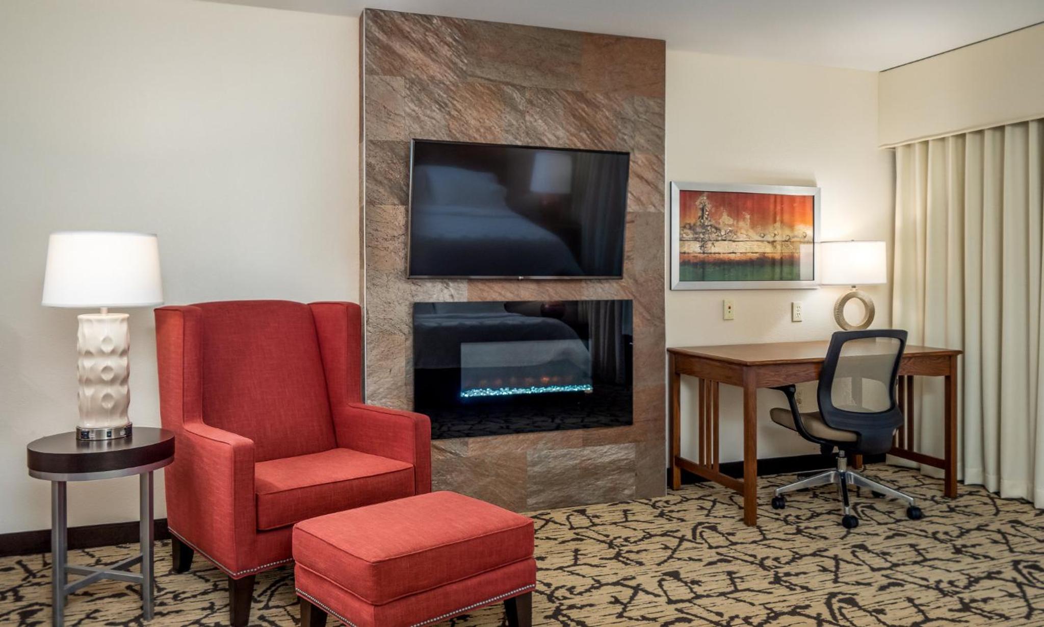 King Suite with Jetted Tub - Photo 2