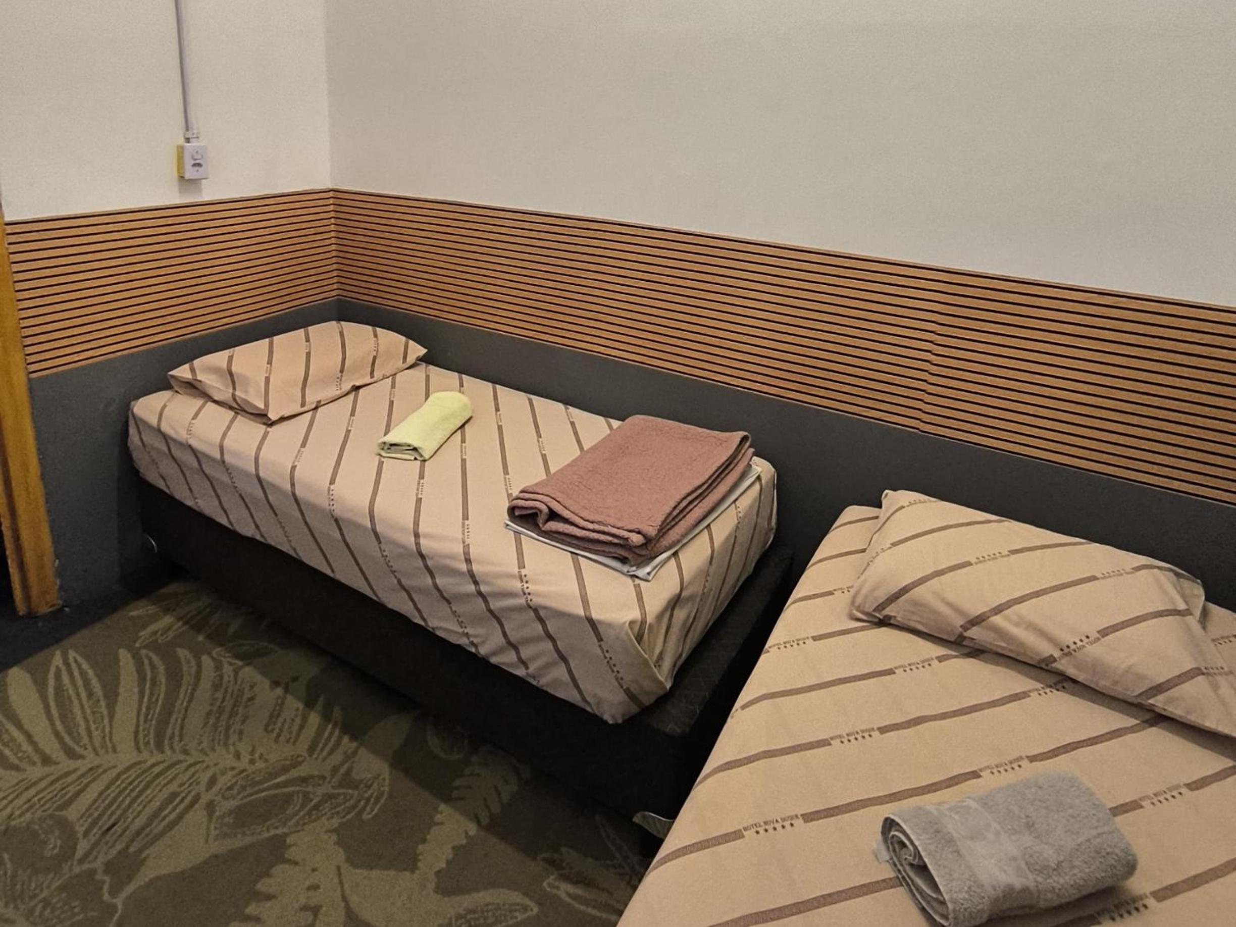 Twin Room with Private Bathroom - Photo 3