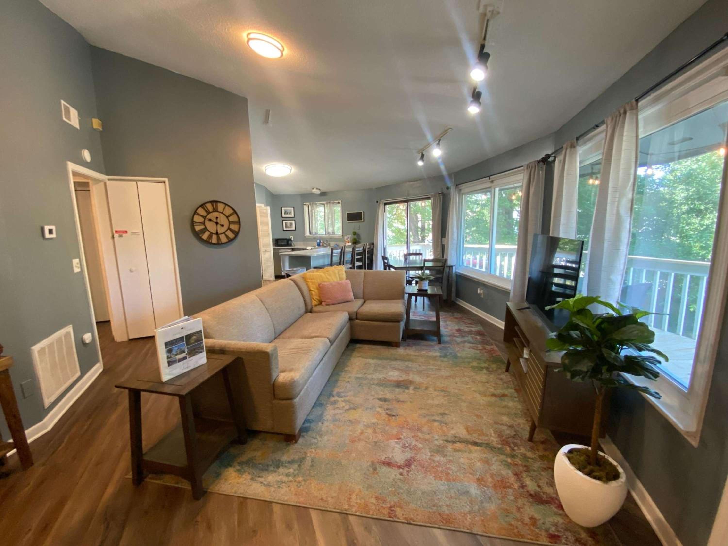 Family Room - Photo 43