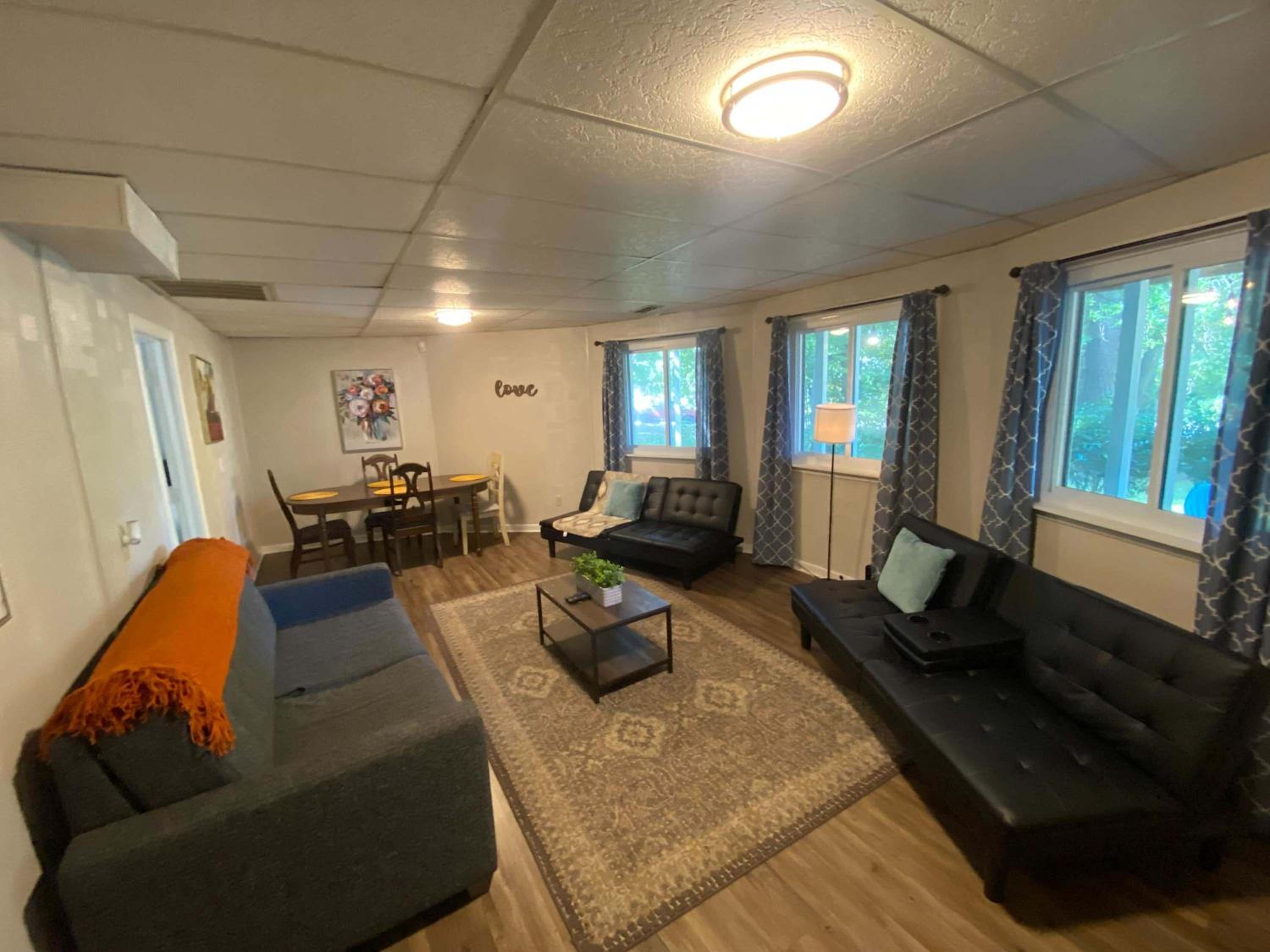 Family Room - Photo 17