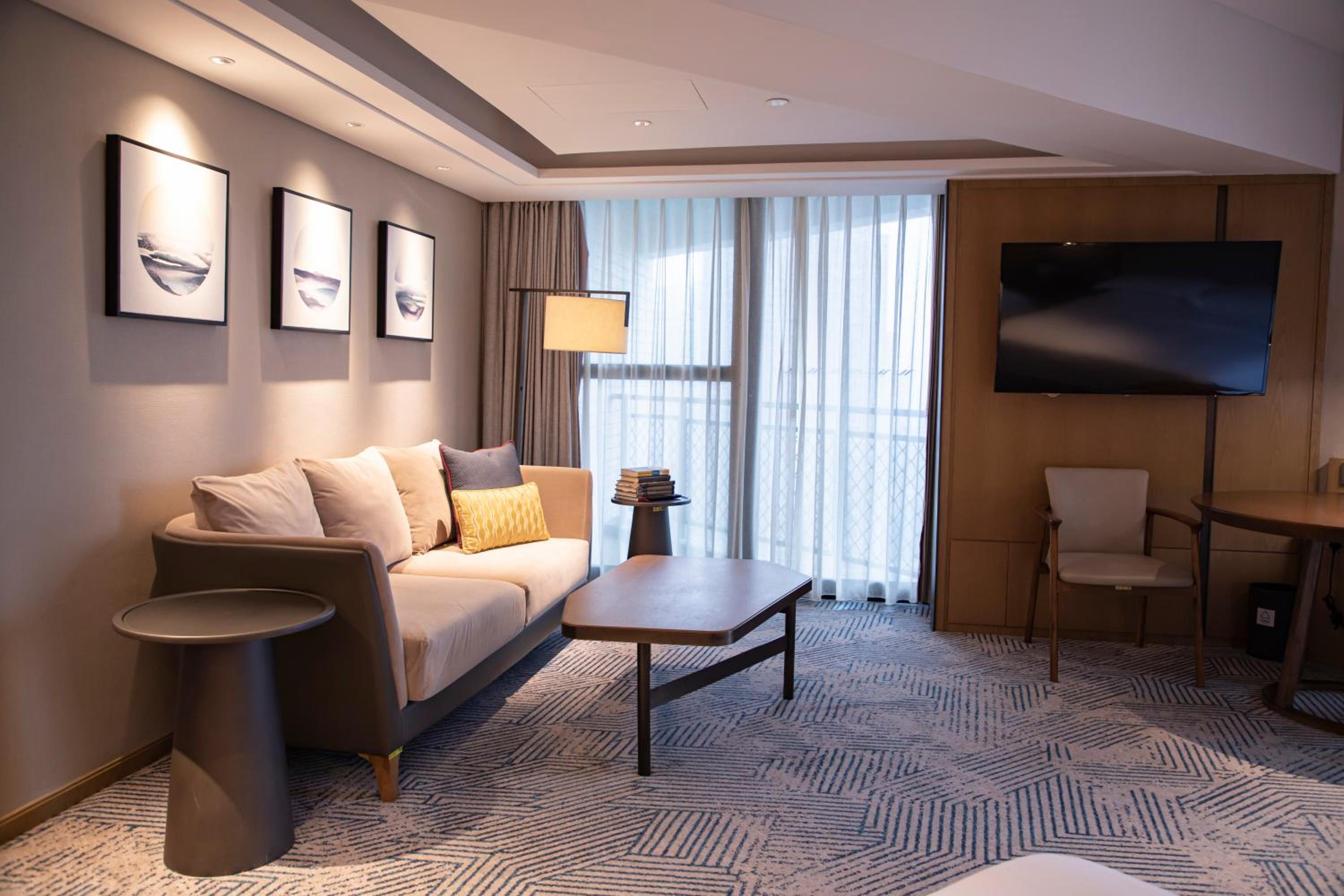 Family Junior Suite with Extra Bed - Photo 3