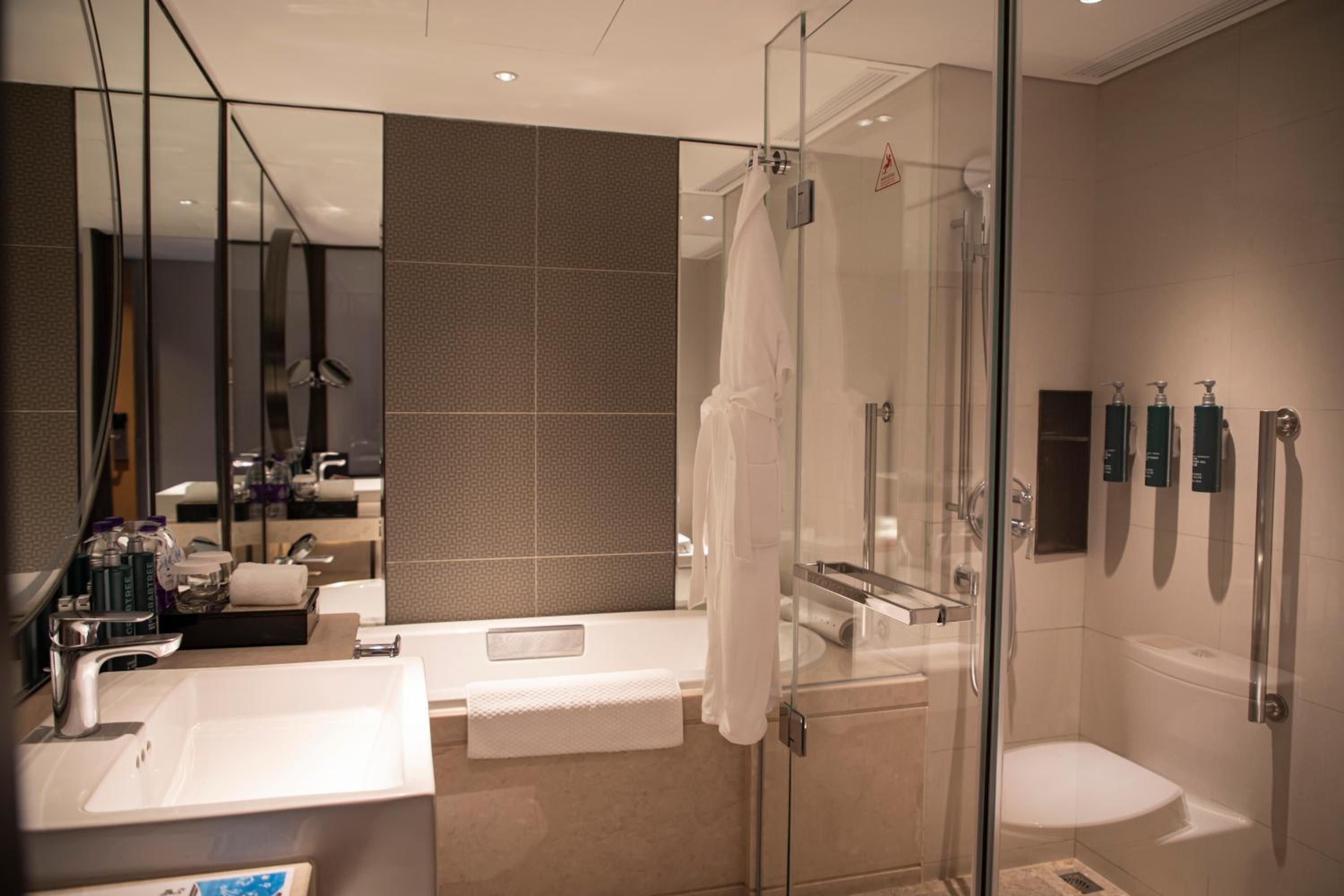 Family Junior Suite with Extra Bed - Photo 2