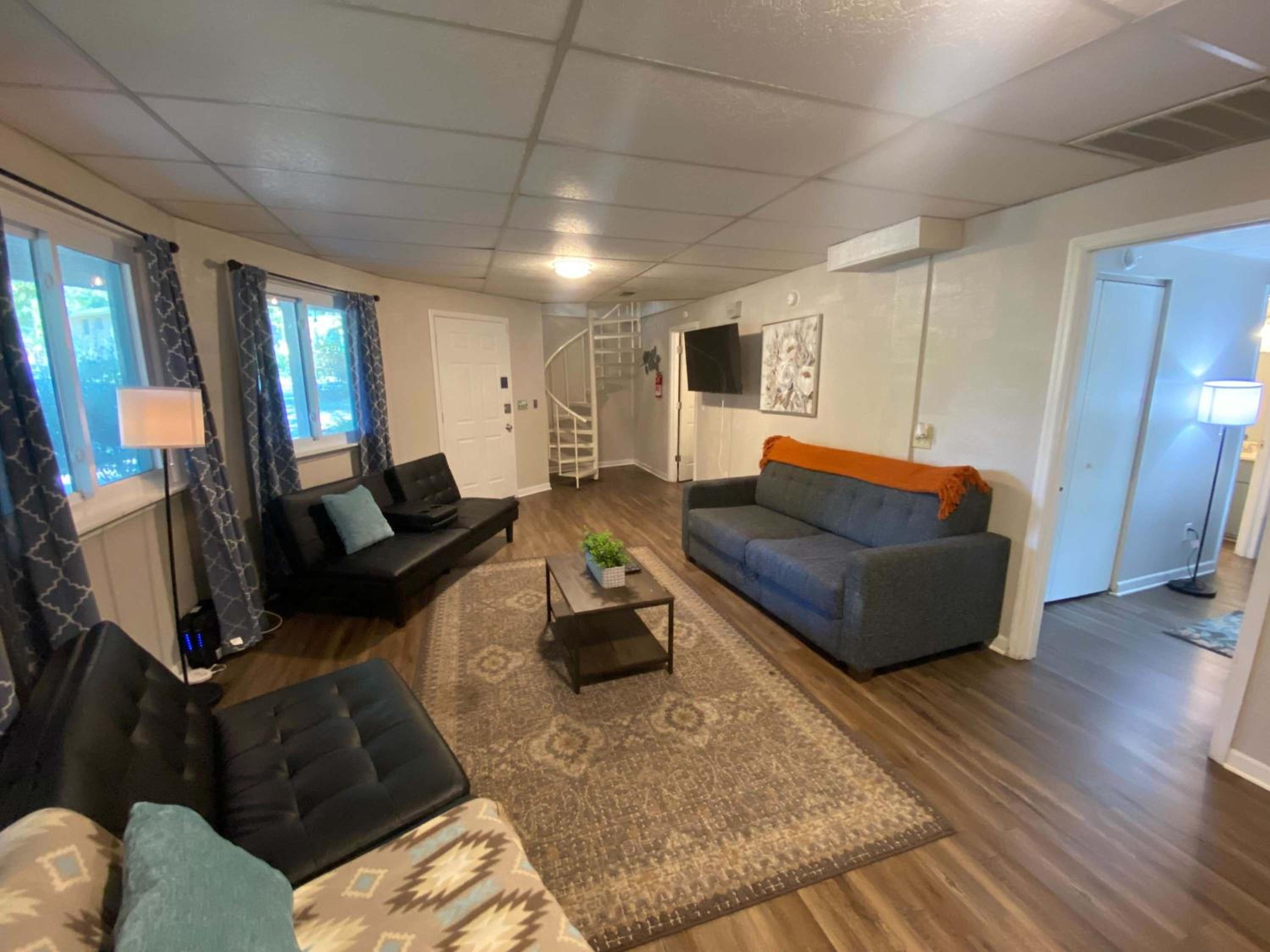 Family Room - Photo 18