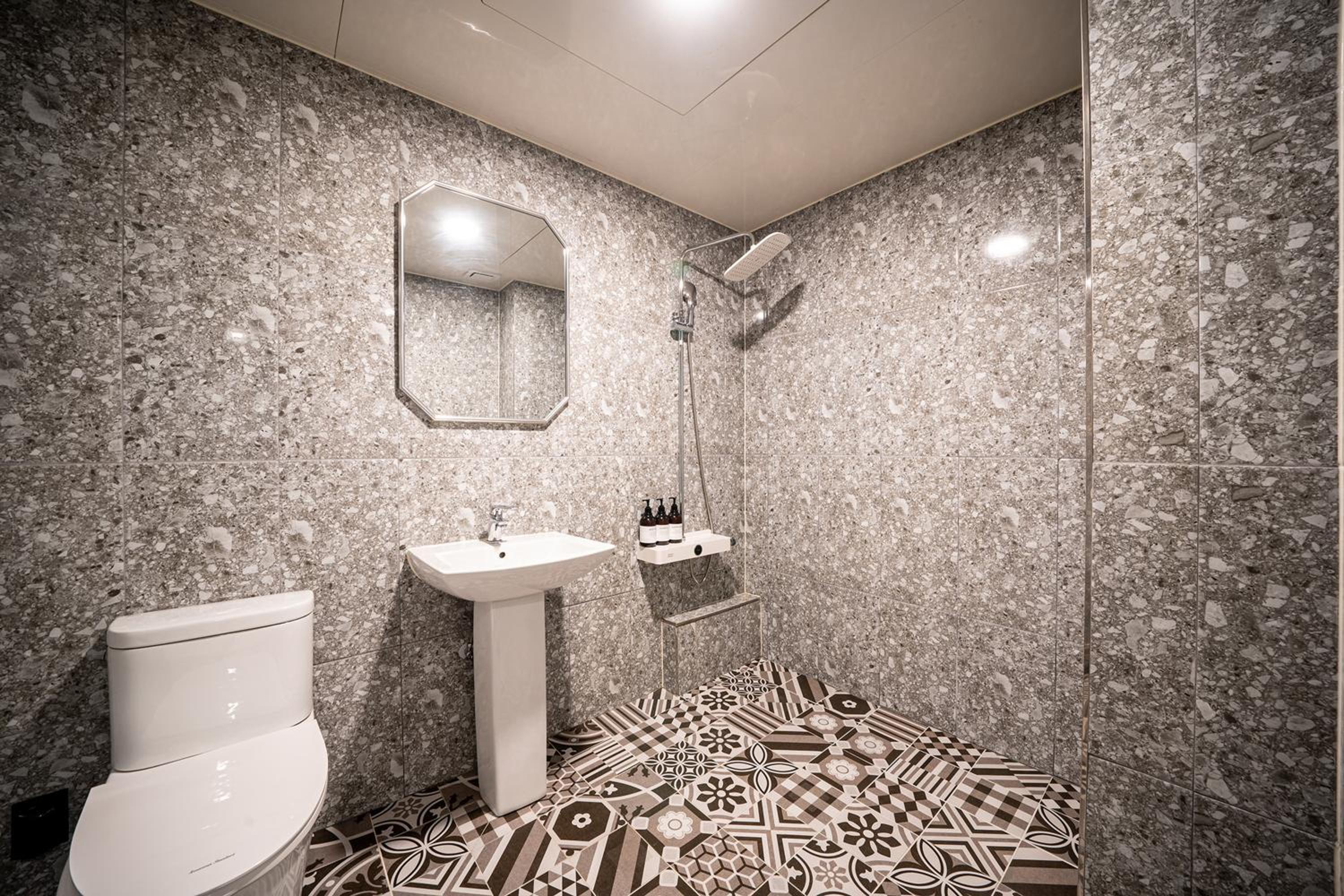 Double Room - Photo 8