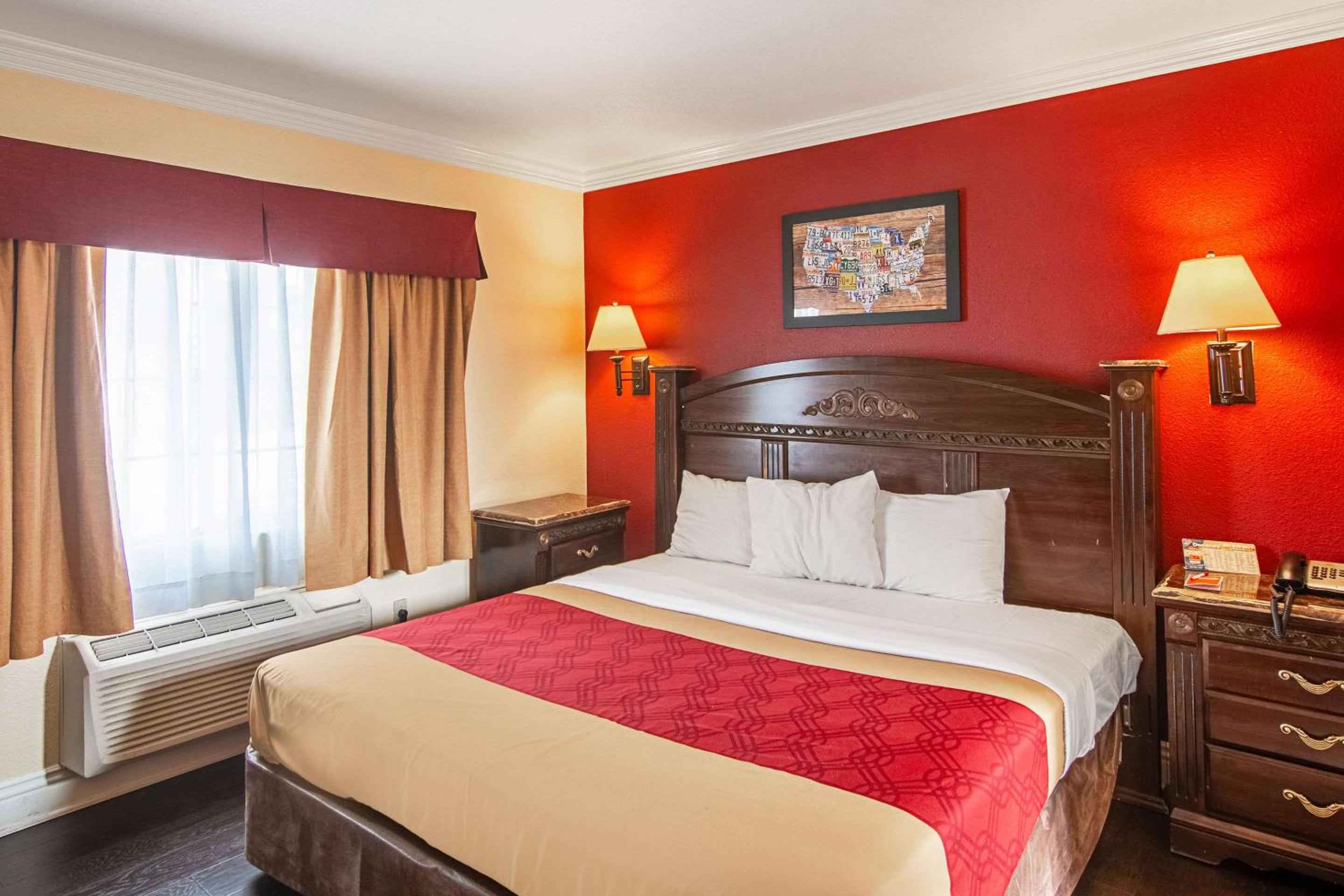 King Room - Non-Smoking - Photo 1