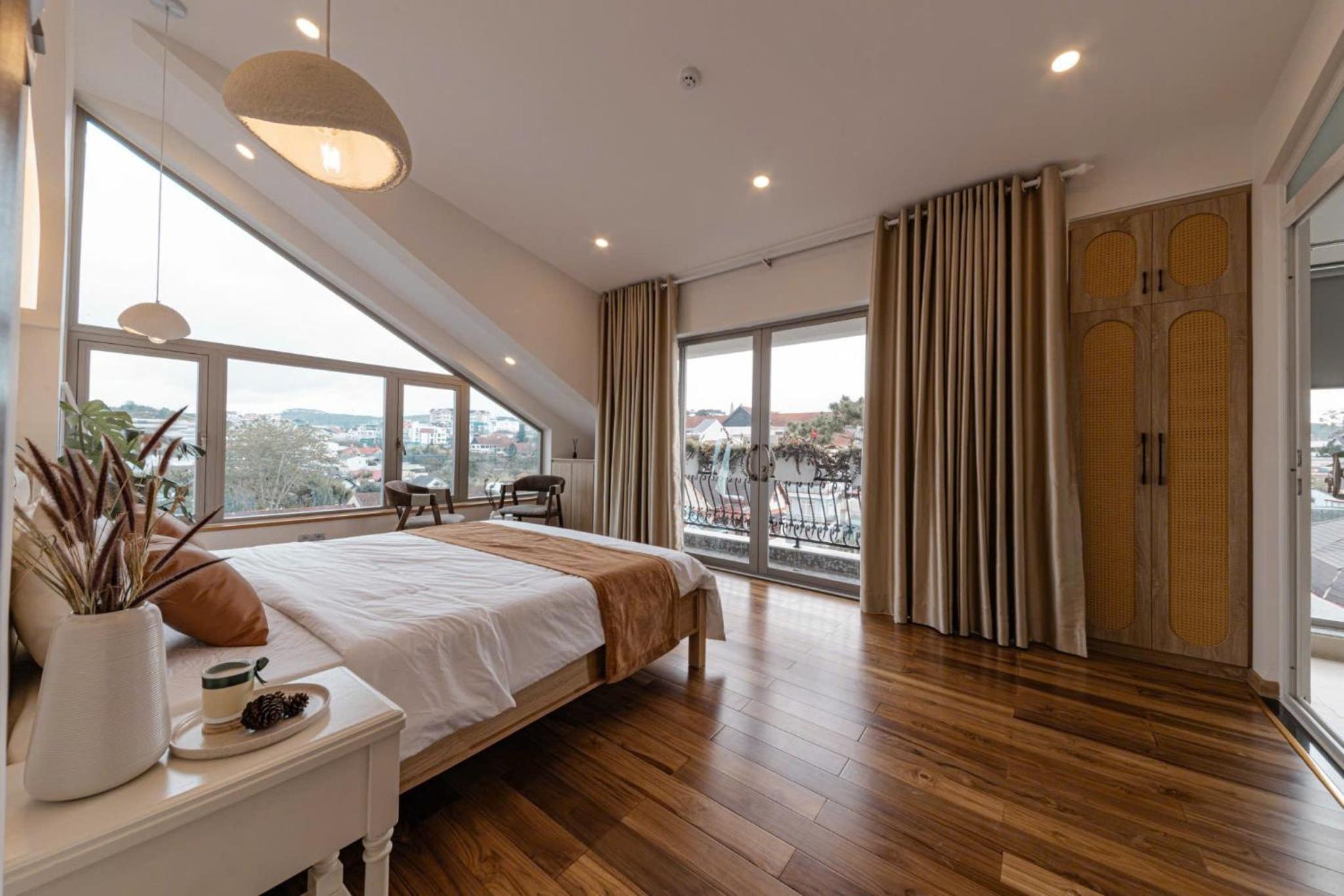 Deluxe King Room - Photo 3
